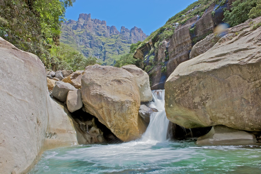 An image showing the Tugela River flowing through the Tugela Gorge.