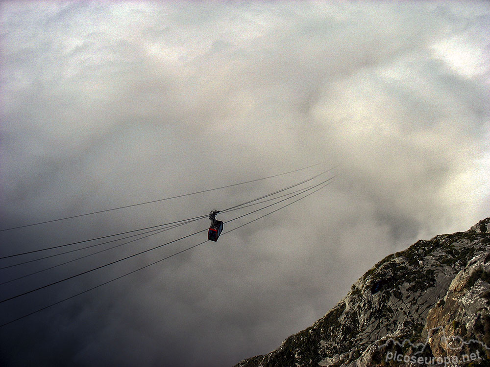 Cabana Veronica is rendered more accessible by an 800m cable car, or Teleferico that rises steeply through the clouds.