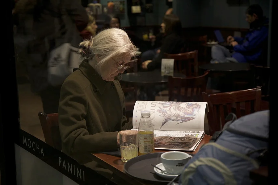 lady reading.jpg