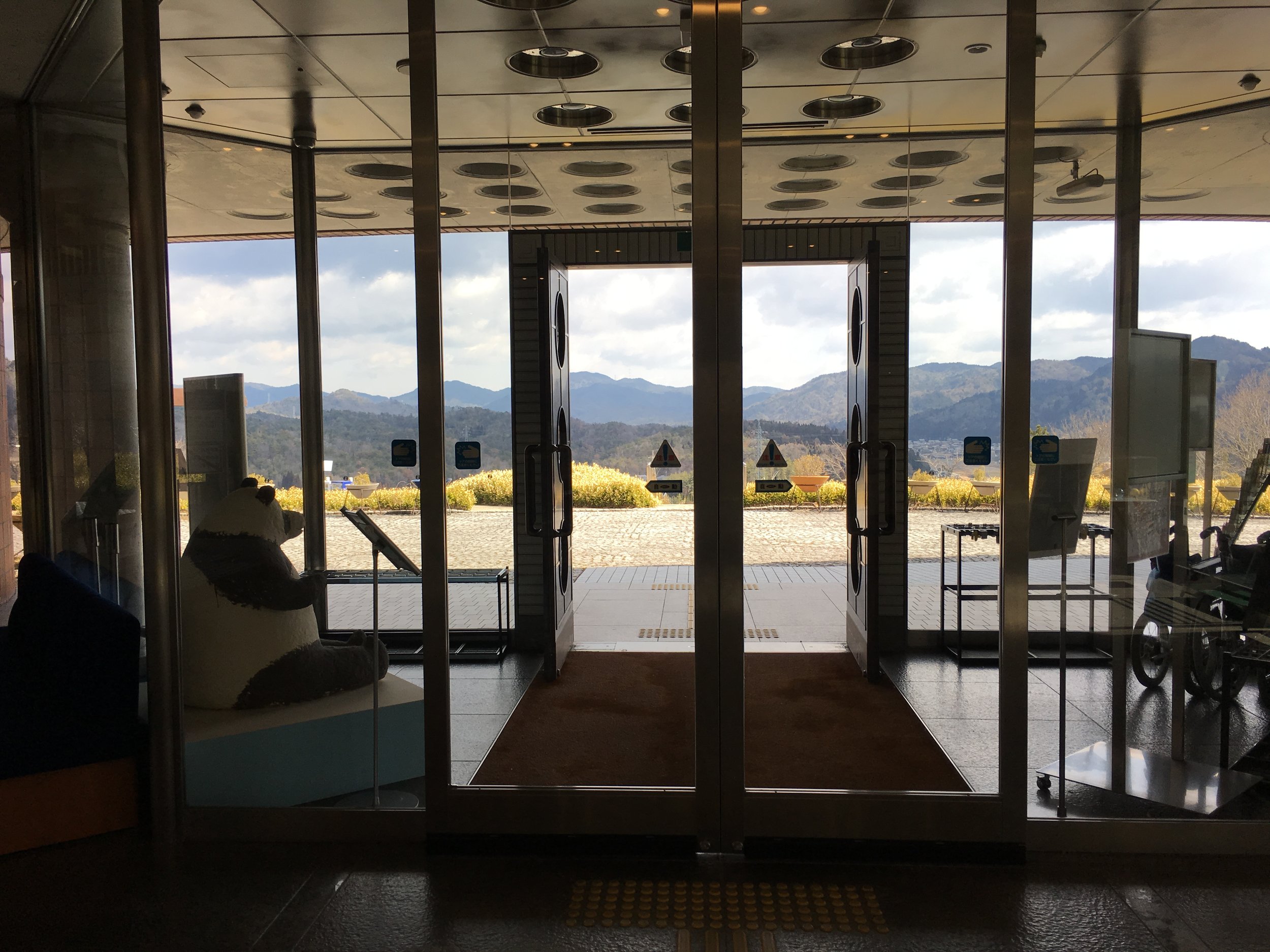 Later visited the opening of the new exhibition at the SCCP Exhibition Hall at the top of the hillside. A stunning collection including key pieces of 20th (Hamada, Leach, Rie) and 21st century ceramic art from Japan, USA and Europe. No photos allowed I'm afraid. 