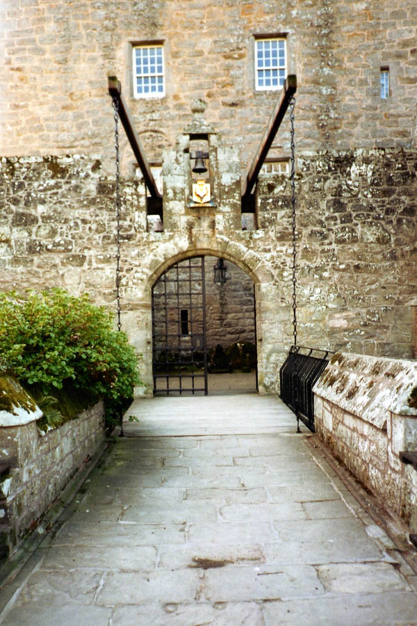 HR-Locations-Castle.jpg