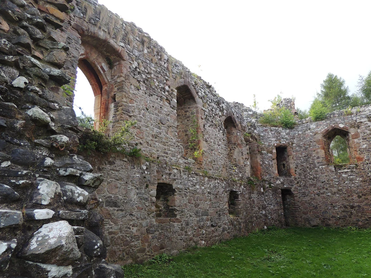 Locations_Rait-Castle-Interior.jpg