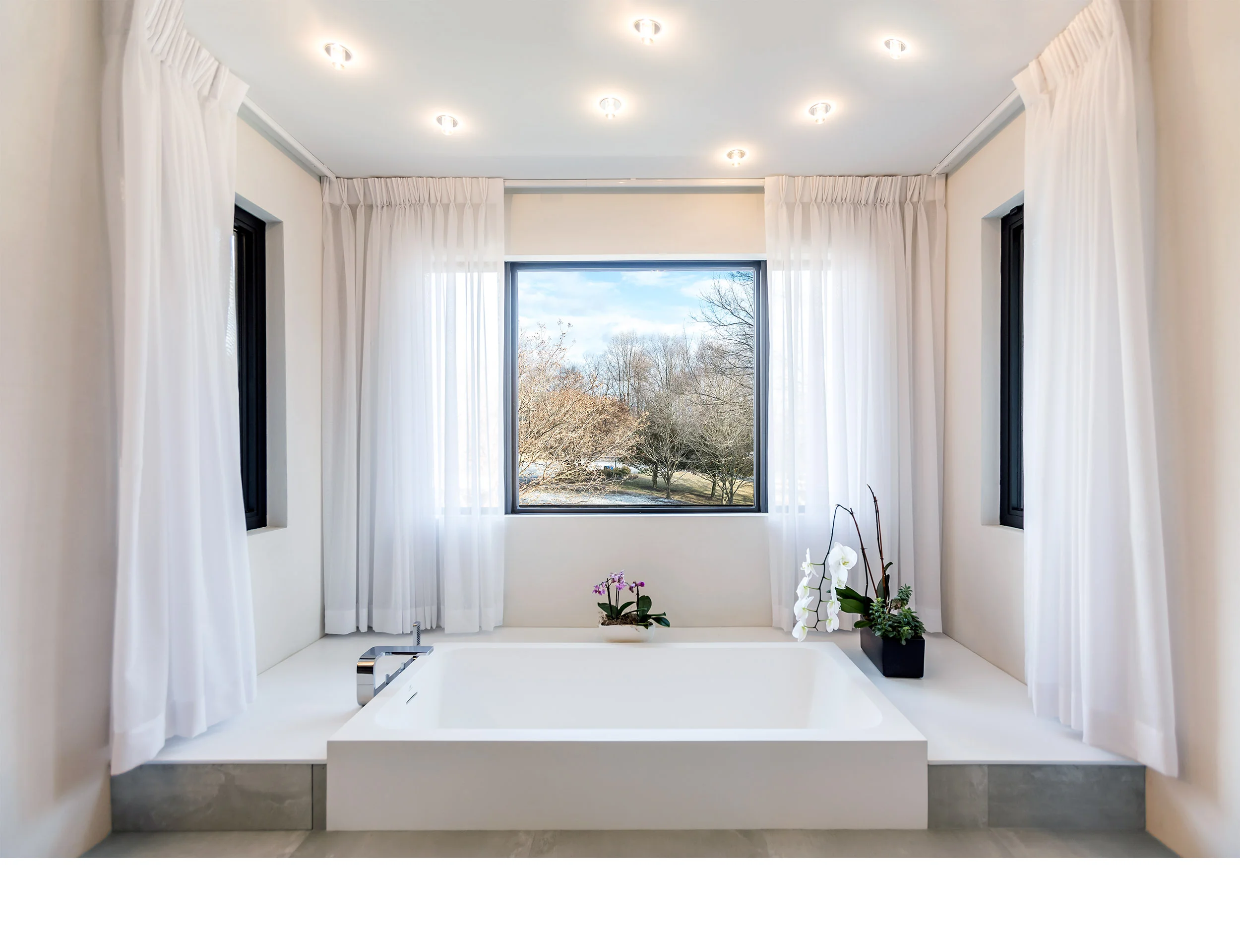 MODERN INTERIOR