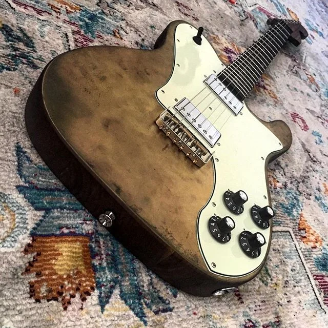 This one keeps calling my name as long as it&rsquo;s still around... guess I&rsquo;ll play it after a long work day 😬🤘🏼 #tele #telecaster #boutiqueguitars #boutiqueguitar #handmadeguitar #handmadeguitars #electricguitars #electricguitar #guitarlif