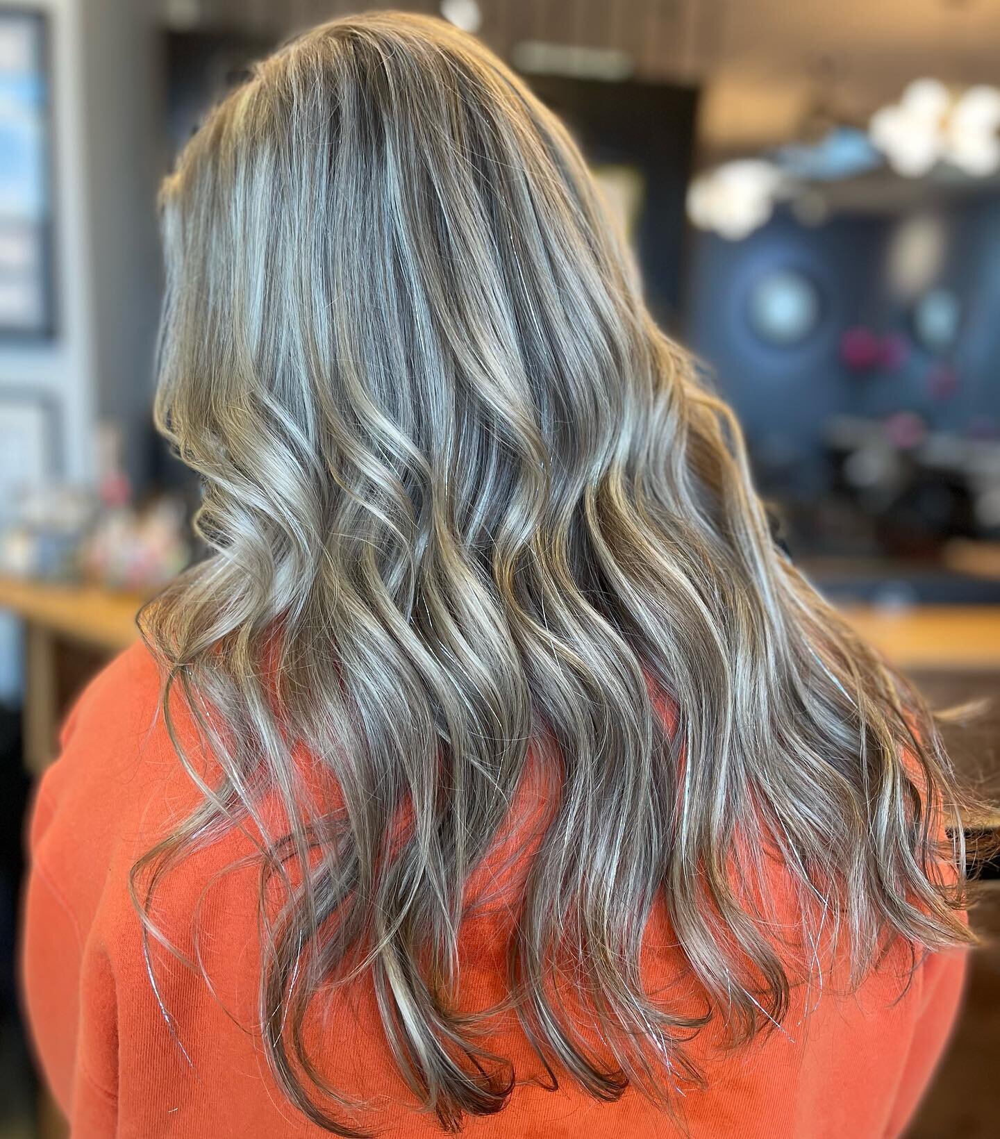 Keep calm and go blonde 🤩

Hair by : @caseyjanecolors 💇🏻&zwj;♀️