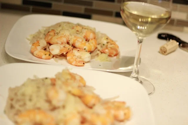 Healthy Garlic Shrimp Pasta With White Wine Sauce