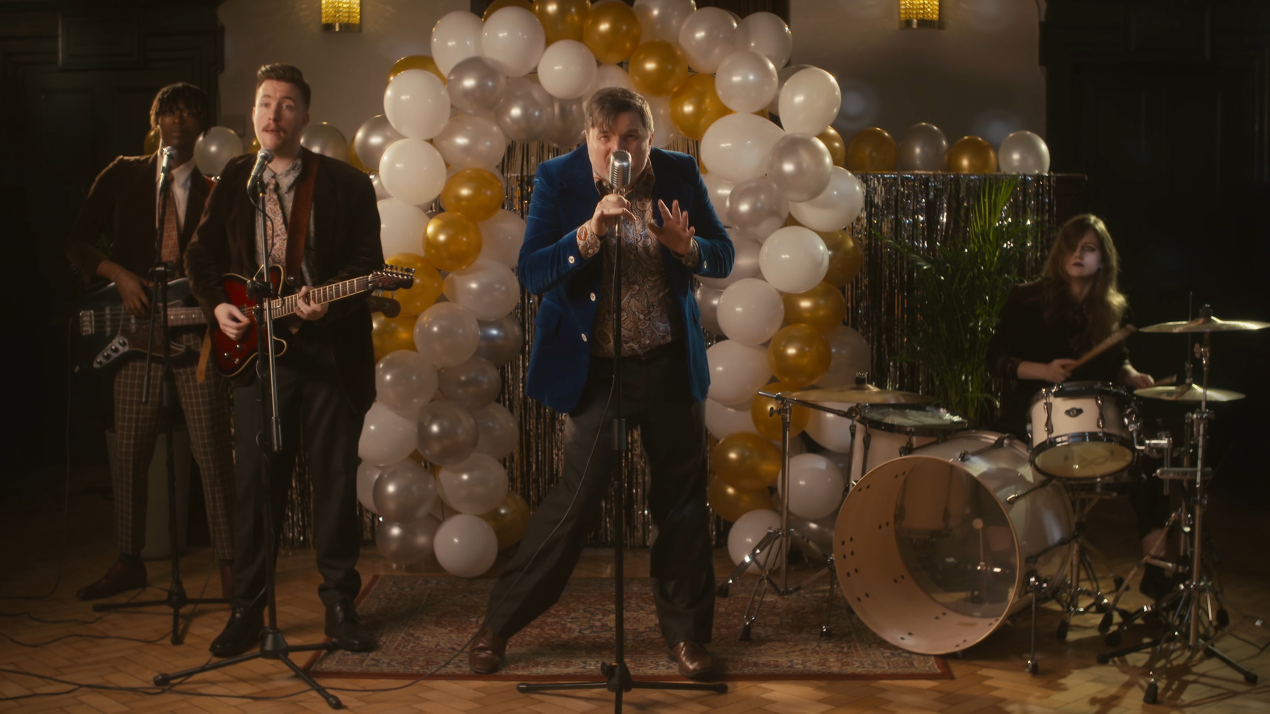 In_The_Middle_Final_Vevo_04.00_01_20_07.Still003.jpg