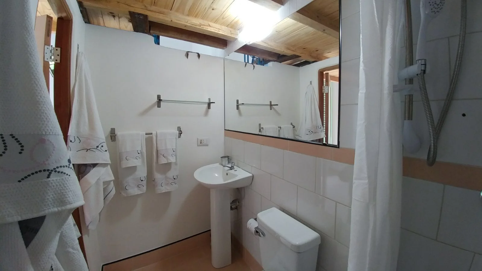  Ensuite bathroom at Ca'Sita B&amp;B casa particular 