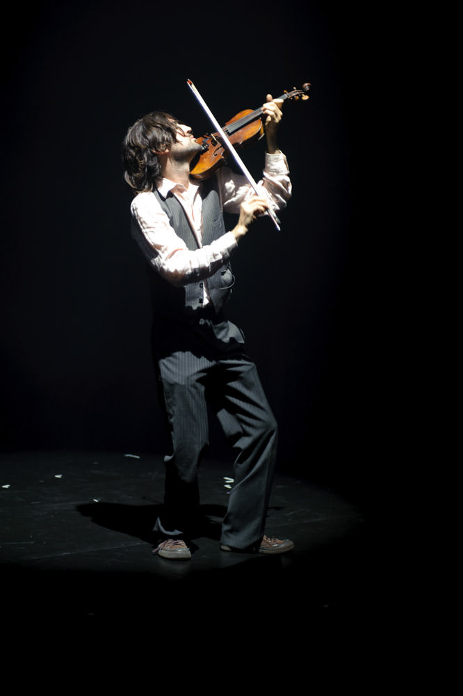 musician-violinist-live-edinburgh-pleasance.jpg