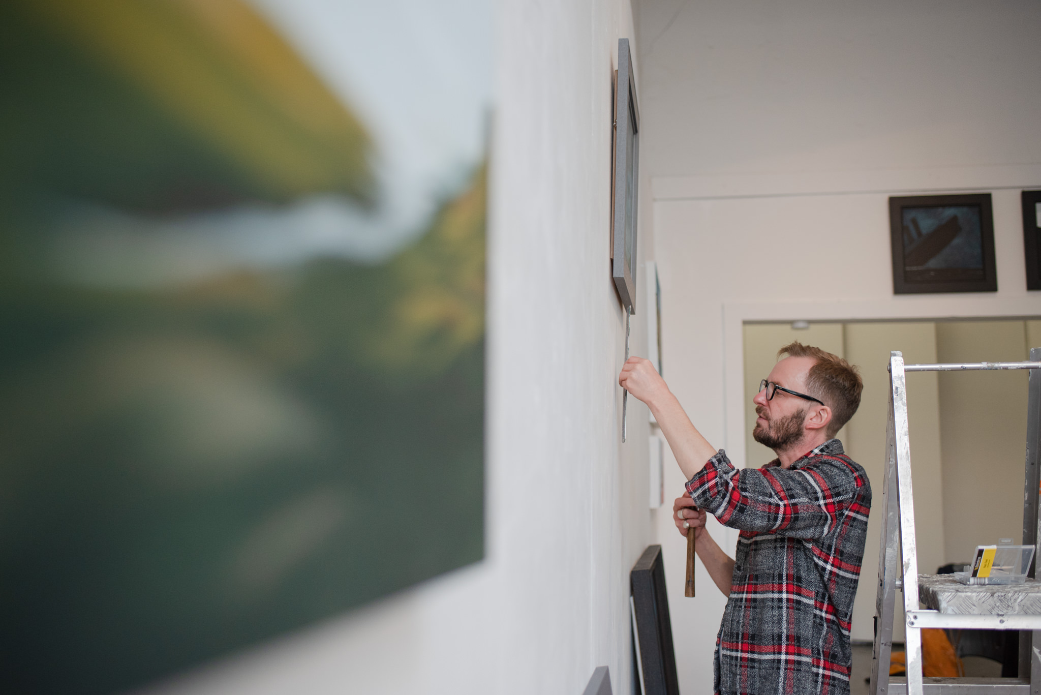  Land Meets Sea - Alan Braidwood - exhibition prep - © Julie Broadfoot - www.juliebee.co.uk 