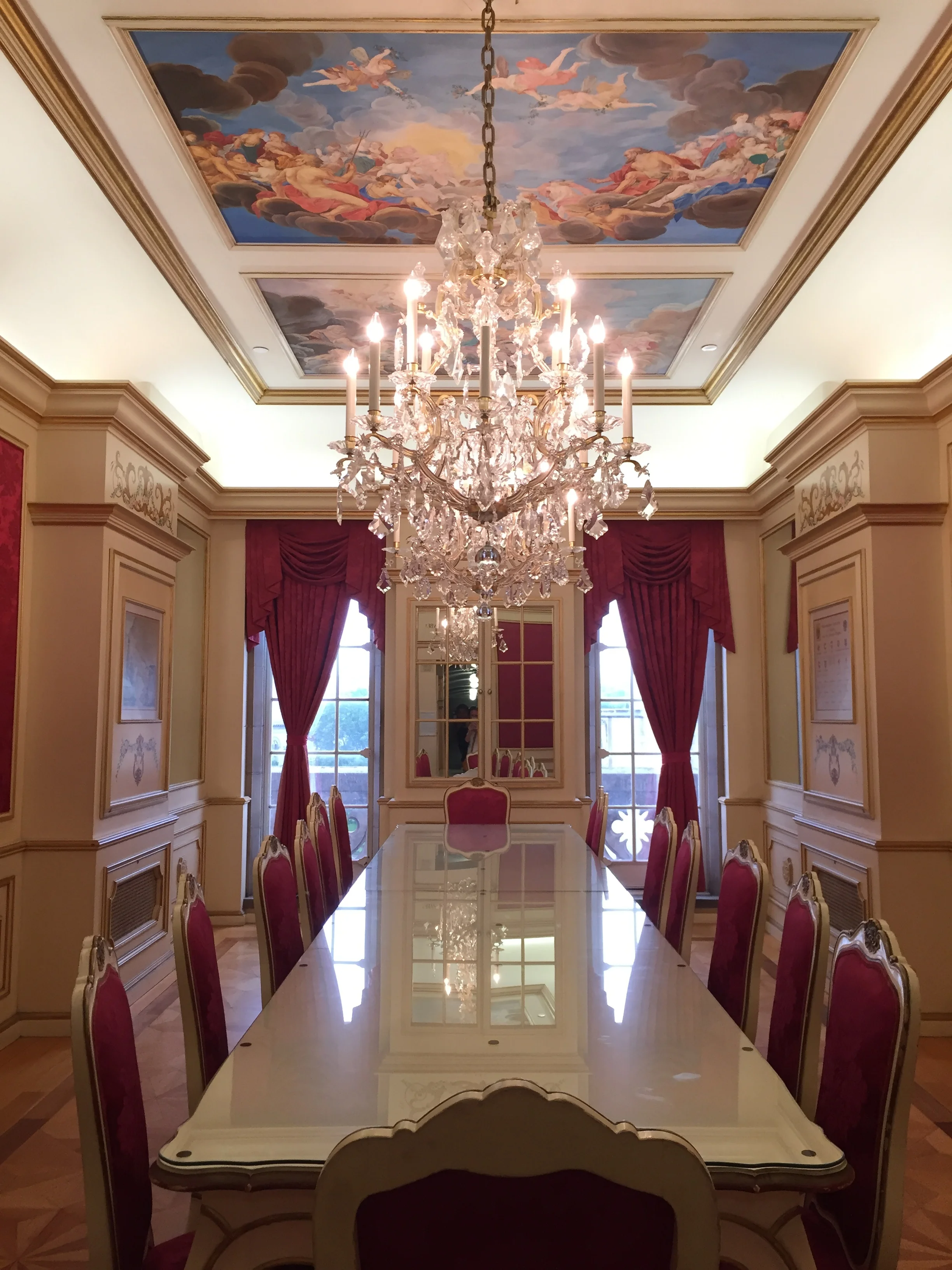 The Austrian room, one of my favs. (Can you see Steven trying to photobomb me?)