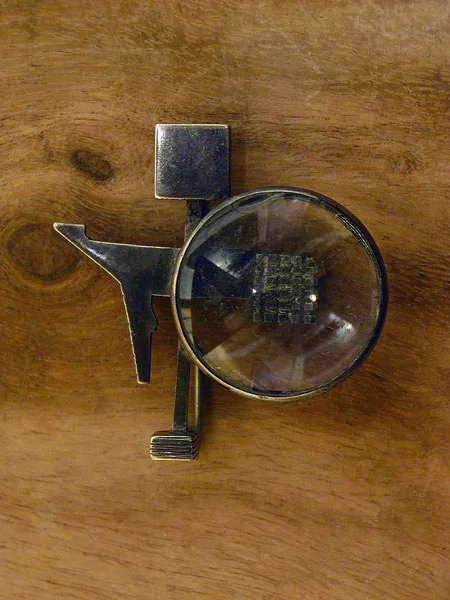 GLASS LENS BROOCH