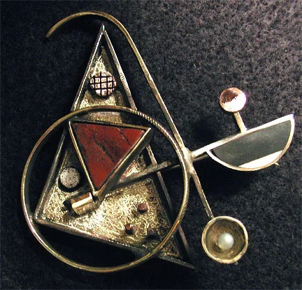 TRI-CIRCLE PEARL BROOCH