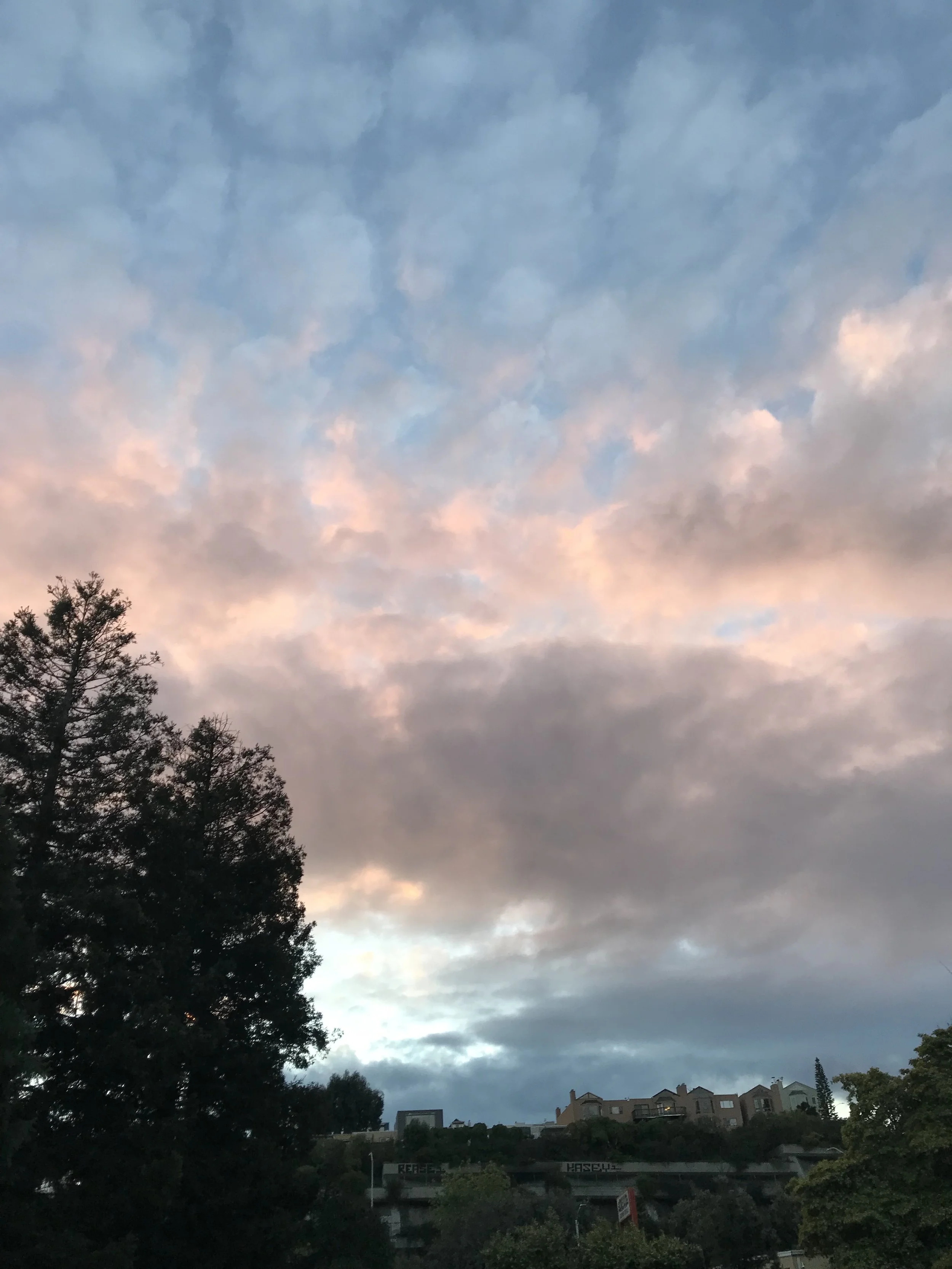 Another beautiful sunset from Esprit. Love the unique reflection in the middle and watercolor feeling.