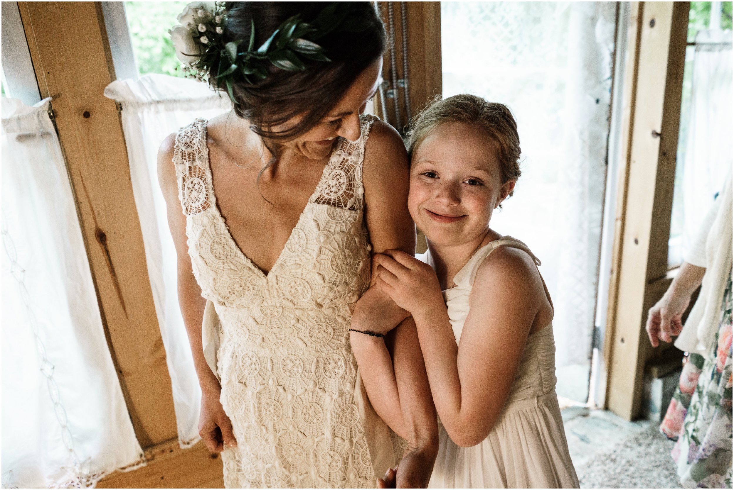 bride and her daughter posing