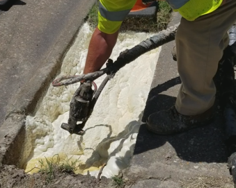 filling_hole_with_expanding_foam.png