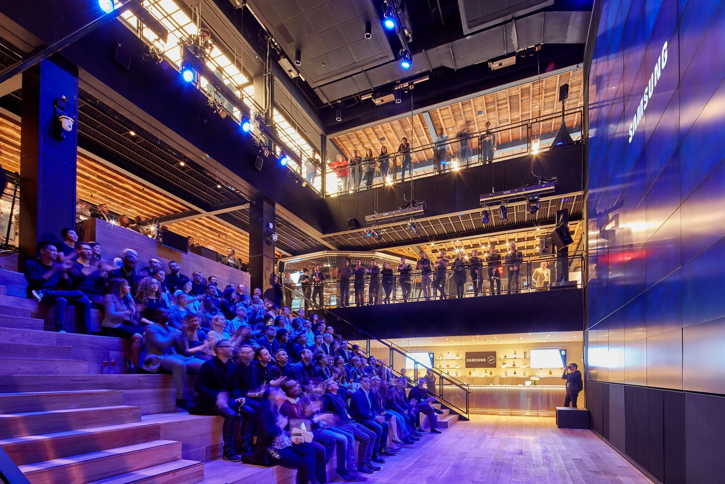 2-The-Screen-&-Mainstage-at-Samsung-837.jpg