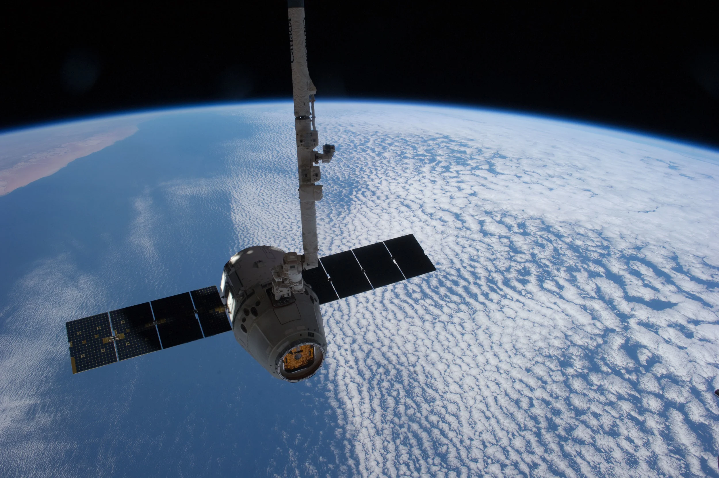 view_of_dragon_from_iss_credit_nasa_52412_4.jpg