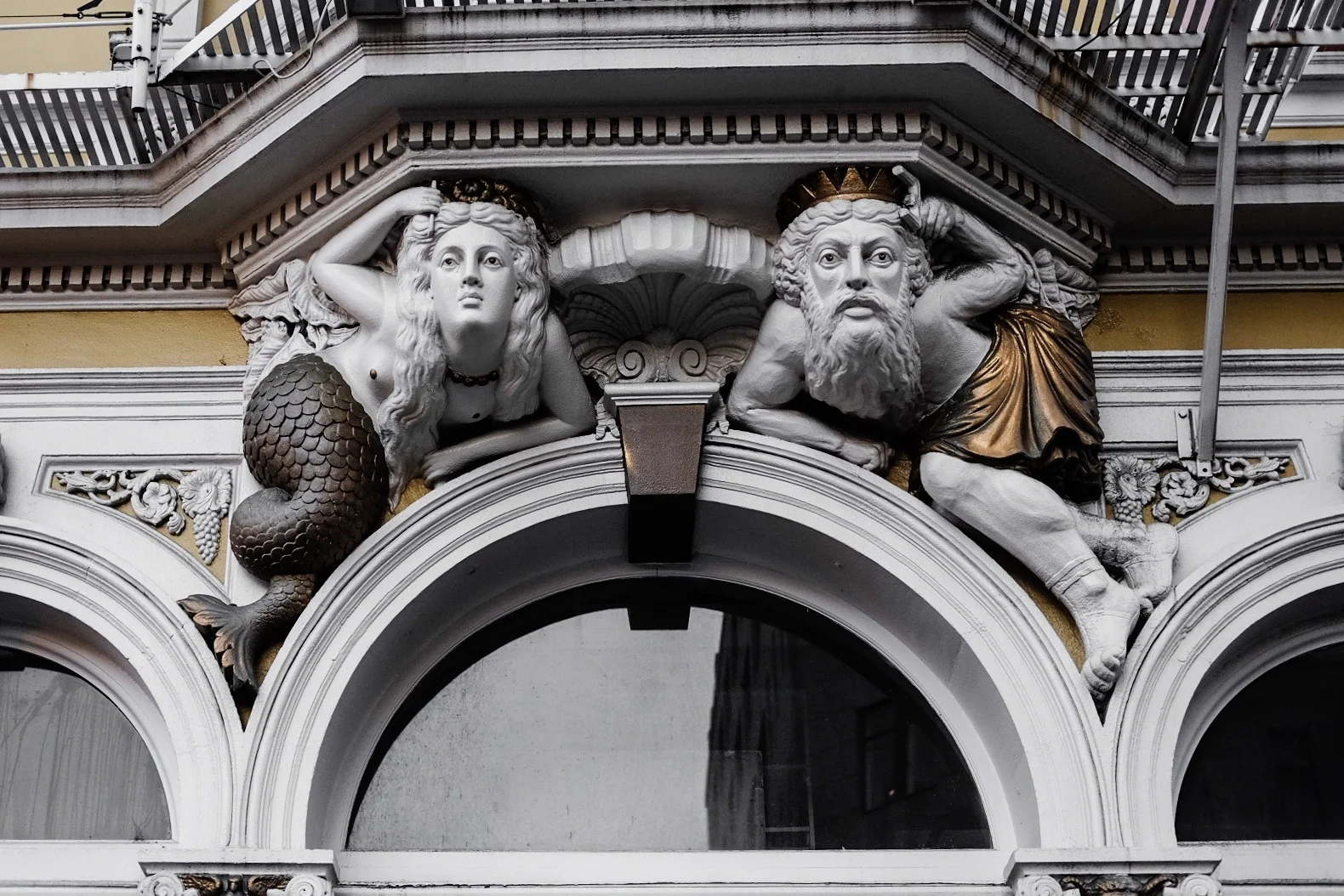 So much beautiful gothic romantic architecture 