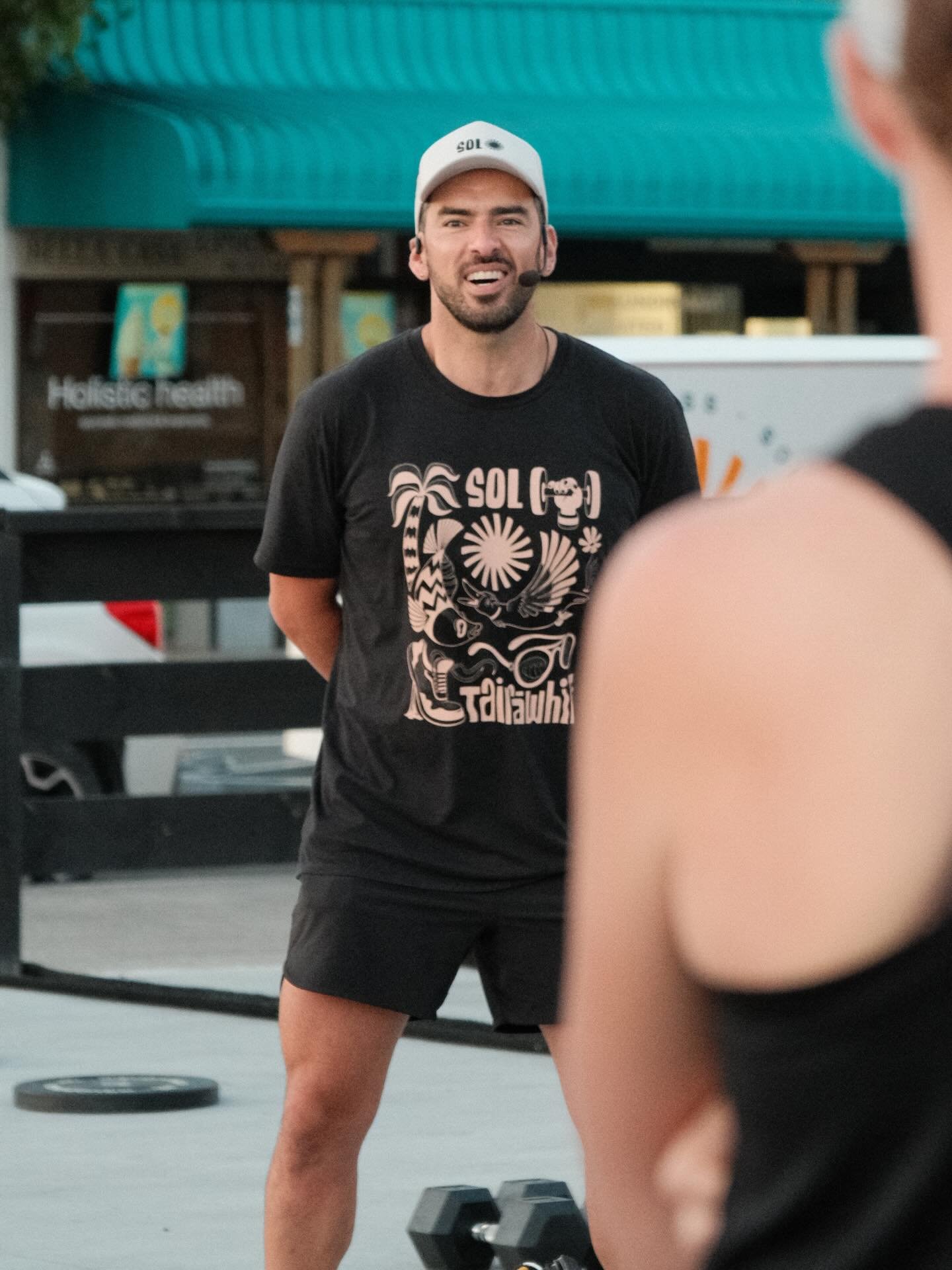 Sorry no, this is not me soft launching my hot Mexican boyfriend. 🌶️ This is Jorge, lovely local legend and king of the outdoor fitness community here in Tairāwhiti, repping the tee design that I crafted for @solfitnesss this summer. I was so consis