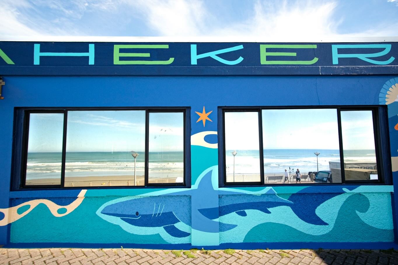 South Dunedin - stills of the varying sections of this multi-faceted (multi-textured!) project at the St. Clair surf club 🦈 

#oceanlife #oceanmural #oceanart #nzstreetart #nzartist