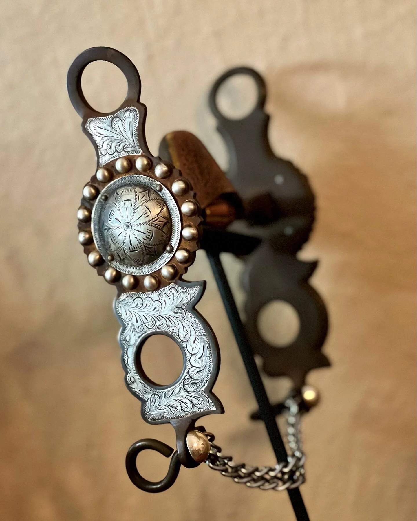 Target pattern kissing bird bit