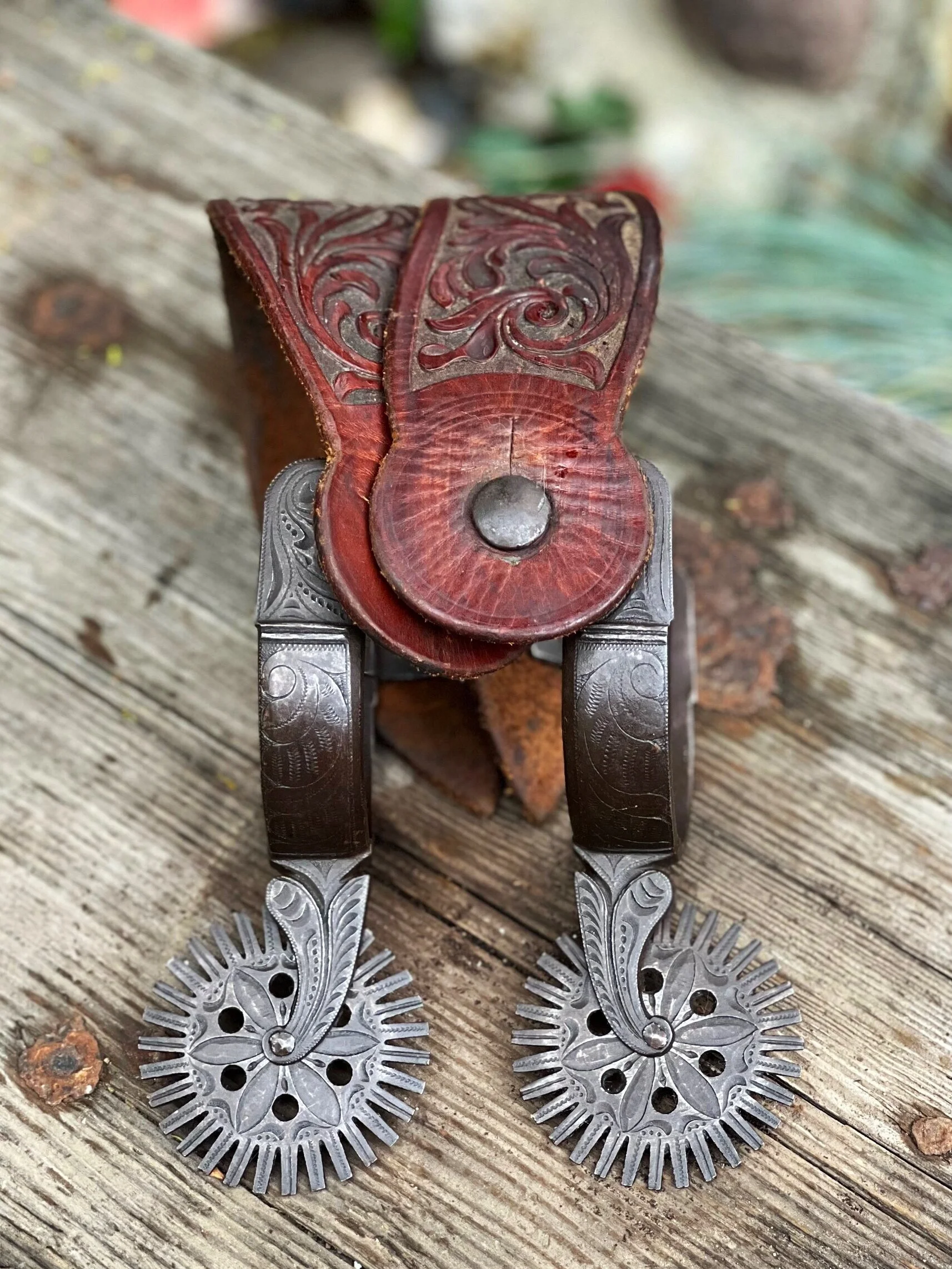 Antique Republico de Mexico chaised iron spurs