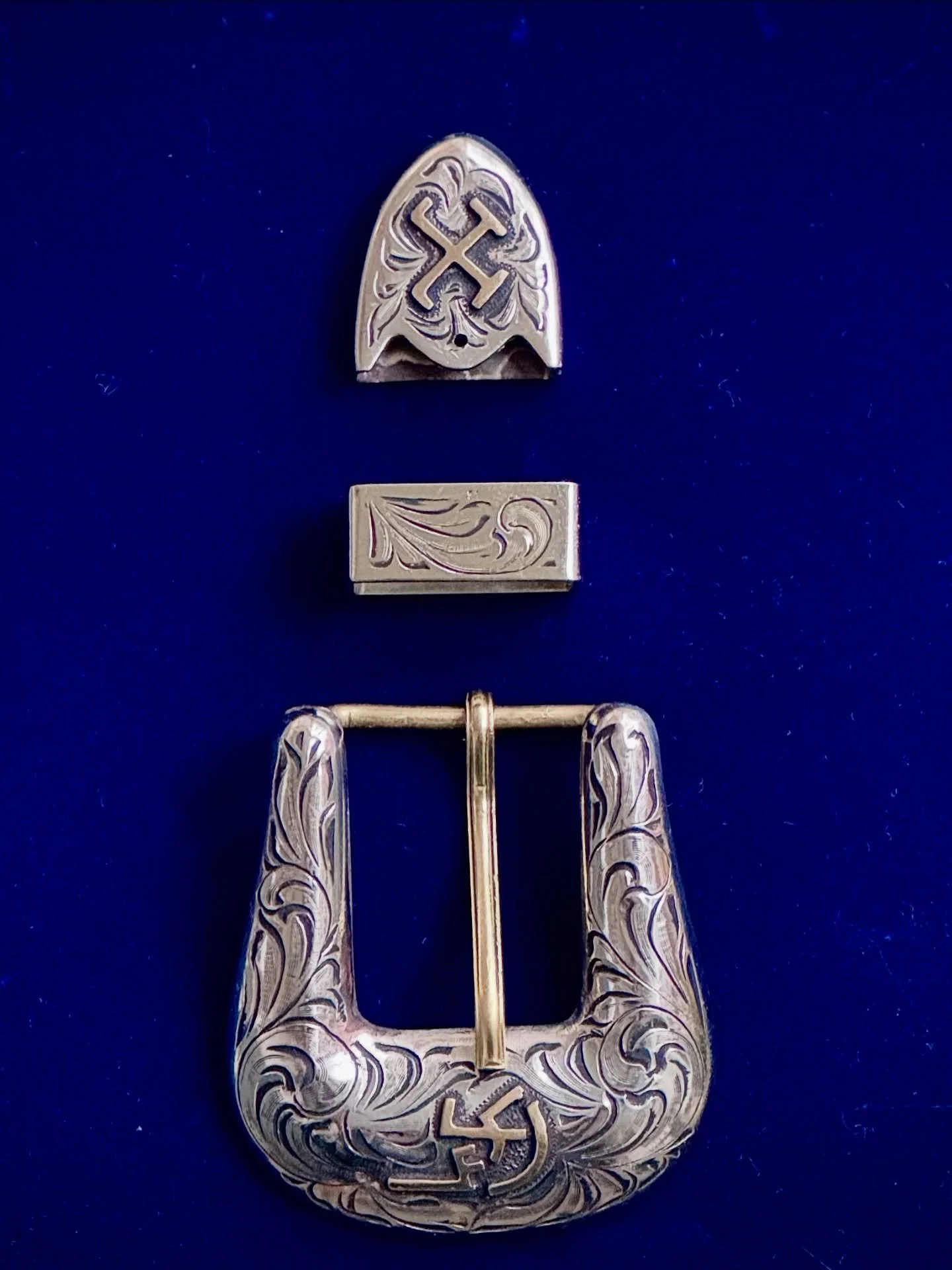 ✨Vintage Engraved Silver Western Ranger Buckle Set✨
Available for purchase here:  https://theoldspanishtrading.com/silver-buckles-and-conchos/ranger-bckl
Vintage silver engraved ranger buckle set by Mortenson Silver and Saddles of Santa Fe, New Mexic