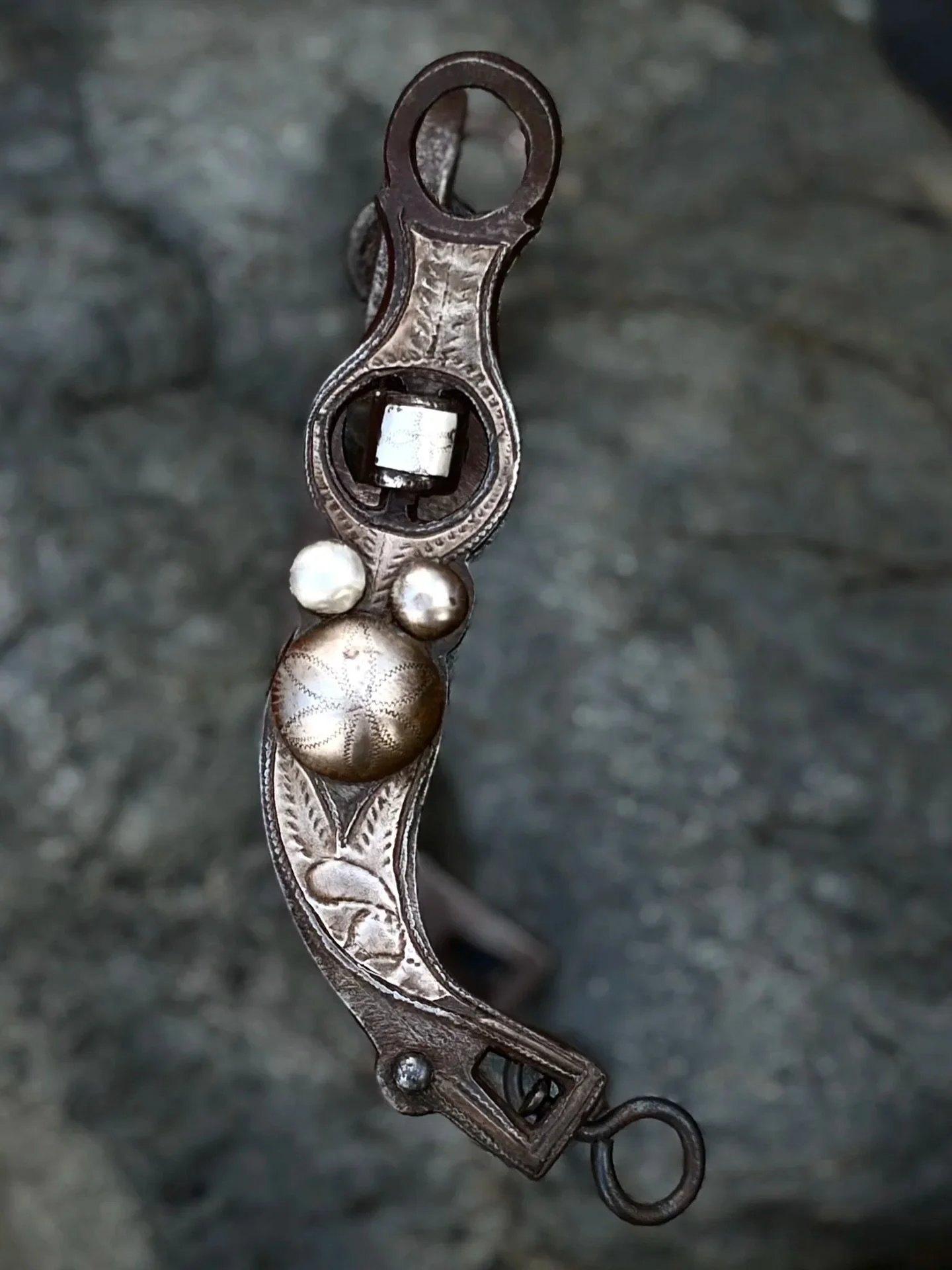 🤠Antique Santa Susanna cheek bridle bit with silver conchos🤠
Available here: https://theoldspanishtrading.com/bits/sta-susanna-smxcr 

Just in! An outstanding example of a Santa Susanna cheek bit made circa early 1900s. This particular design origi