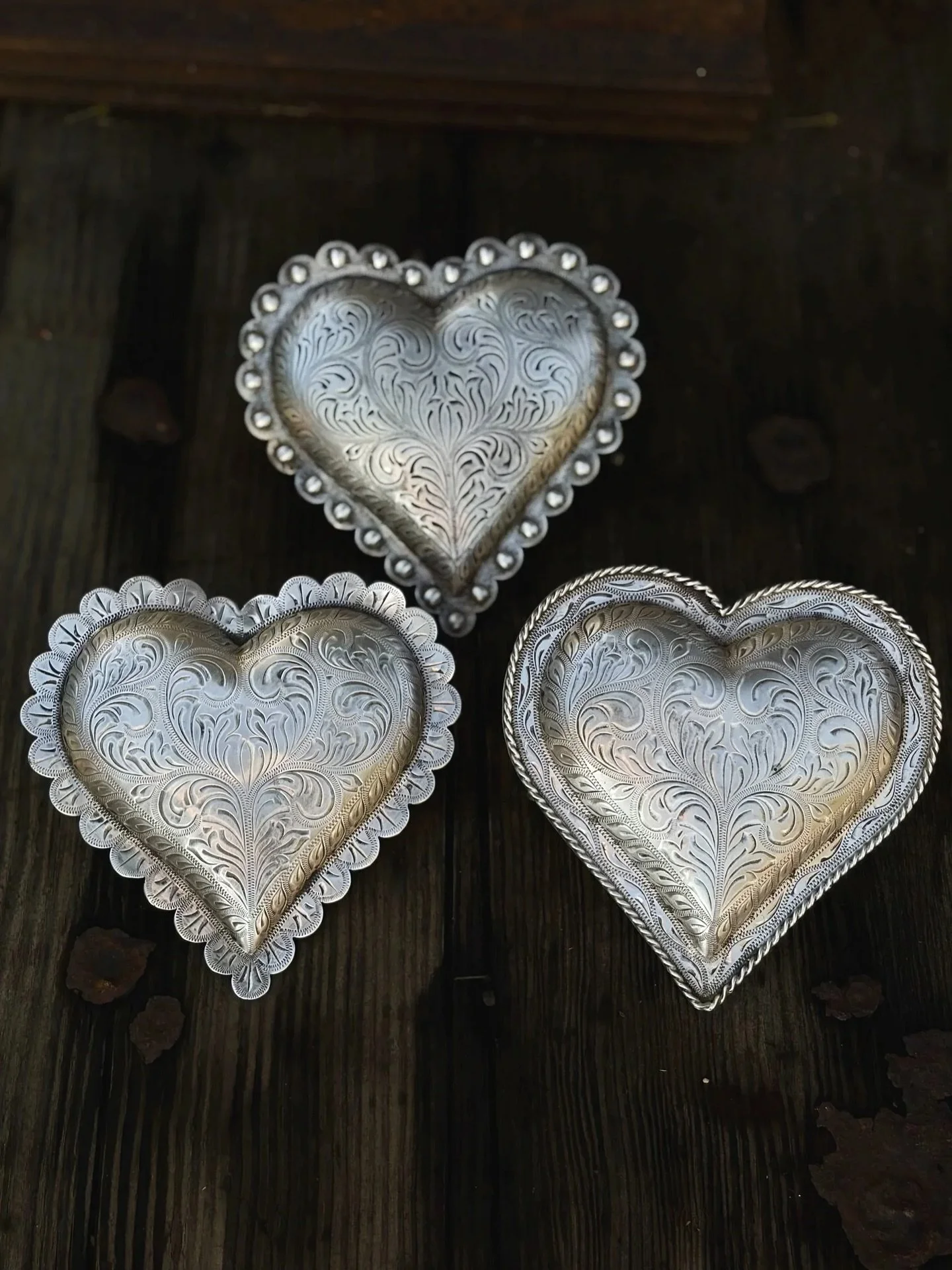 💕❤️Beautiful X LARGE Vintage Sterling Silver HEART concho for a Martingale / Breastcollar❤️💕
Available here: https://theoldspanishtrading.com/silver-buckles-and-conchos/heart-center-concho

Very exquisite HUGE floral engraved 4&rdquo; diameter ster