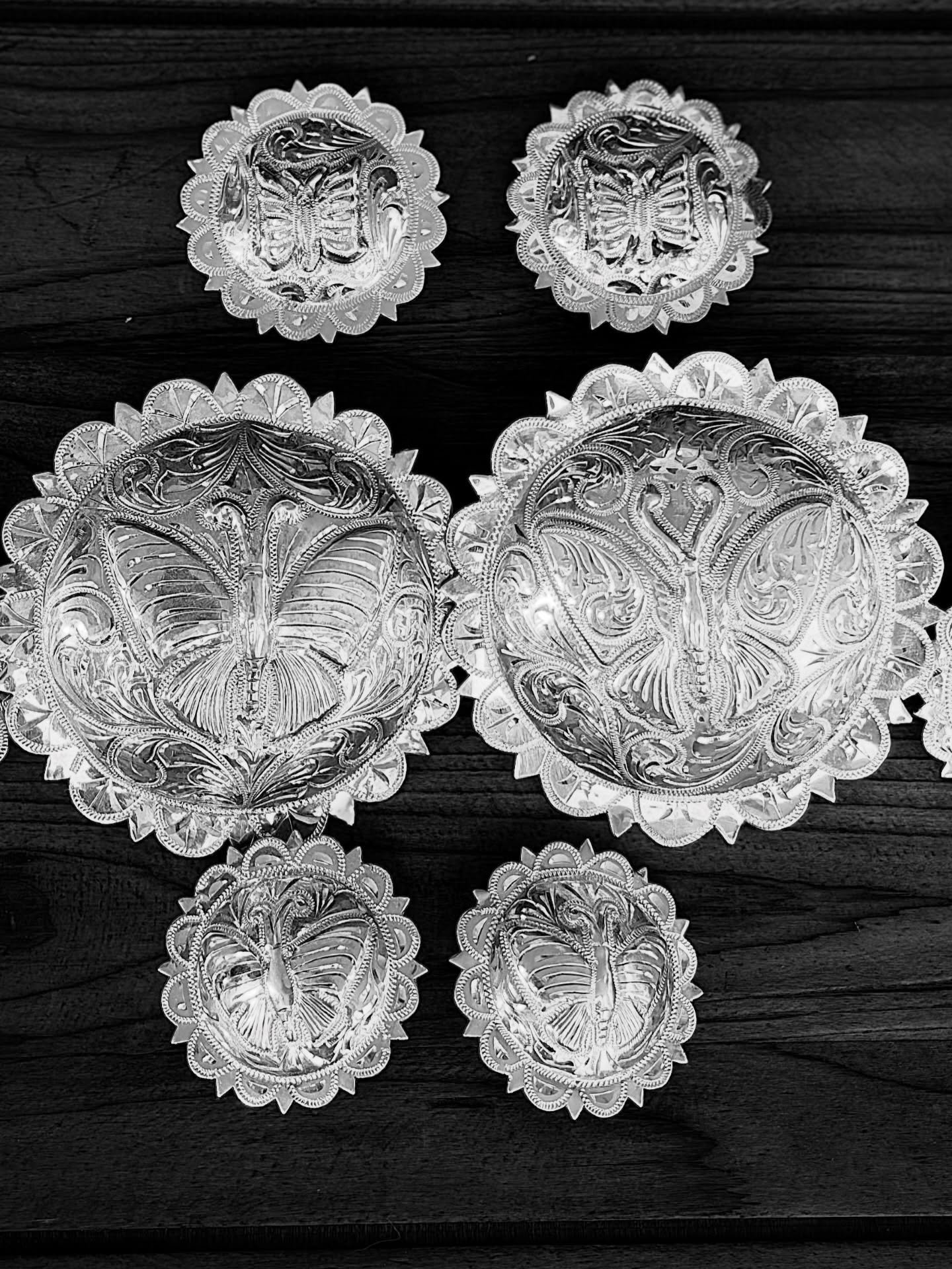 🦋 Vintage Complete Set up of Saddle, Bridle and Martingale sterling silver butterfly Conchos 🦋
Available for purchase here: https://theoldspanishtrading.com/silver-buckles-and-conchos/butterflies

Beautiful one of a kind complete saddle and bridle 