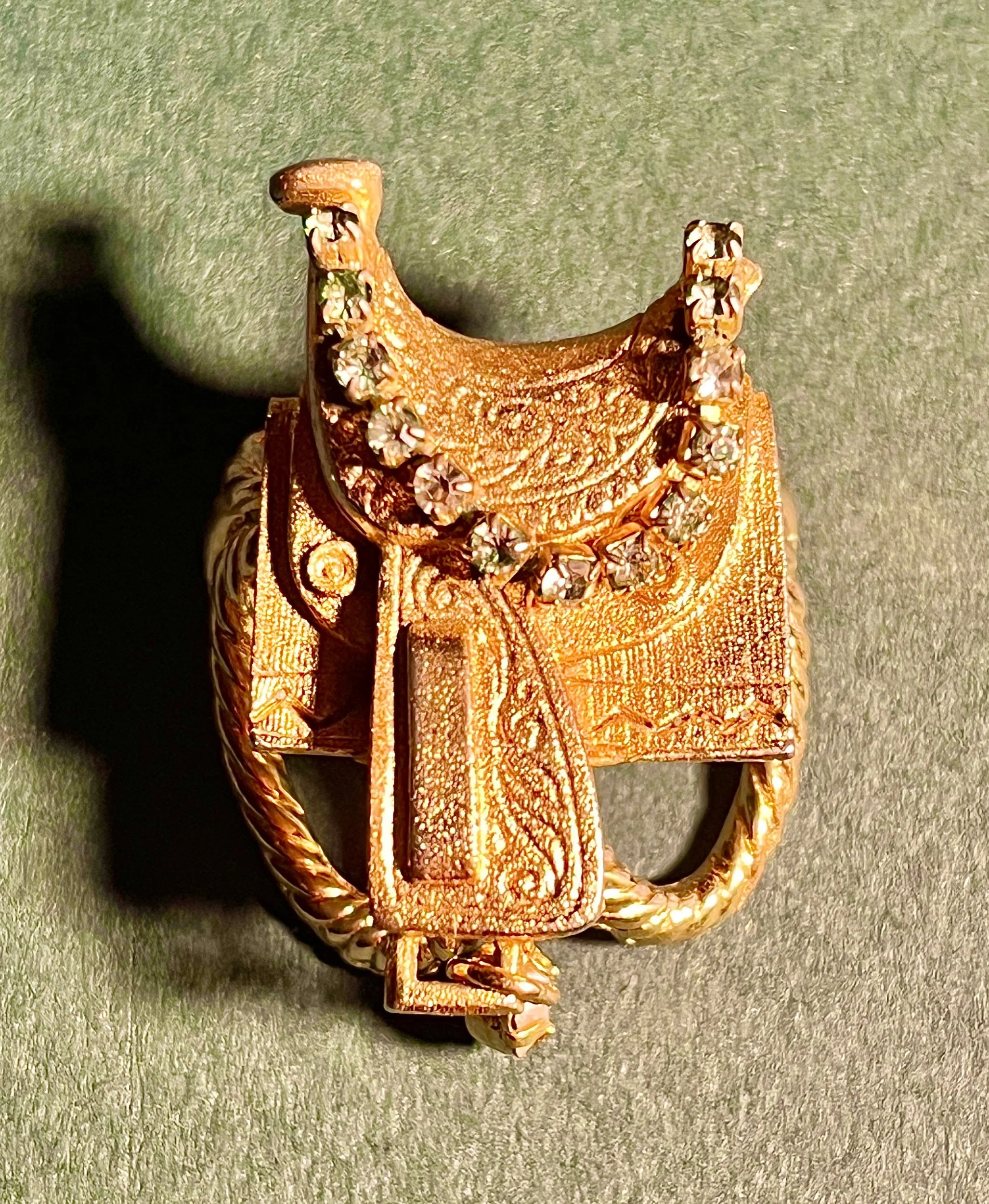 Vintage 1950s Mother Hubbard Old Western Saddle Scarf Slide