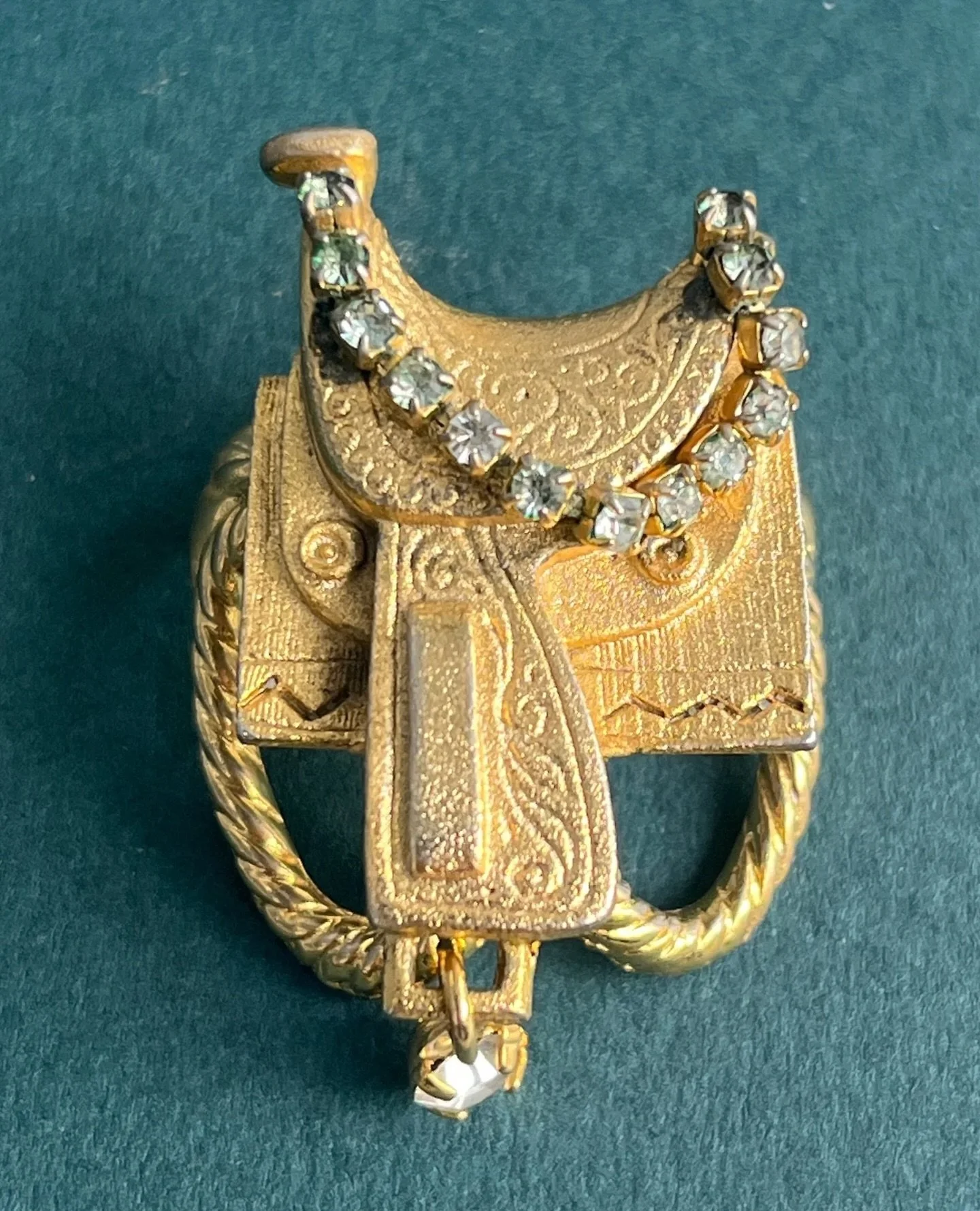 Vintage 1950s gold saddle and cowboy hat scarf slides with rhinestones. These are sooo cute!!
Available in my shop here: https://theoldspanishtrading.com/pins-fobs