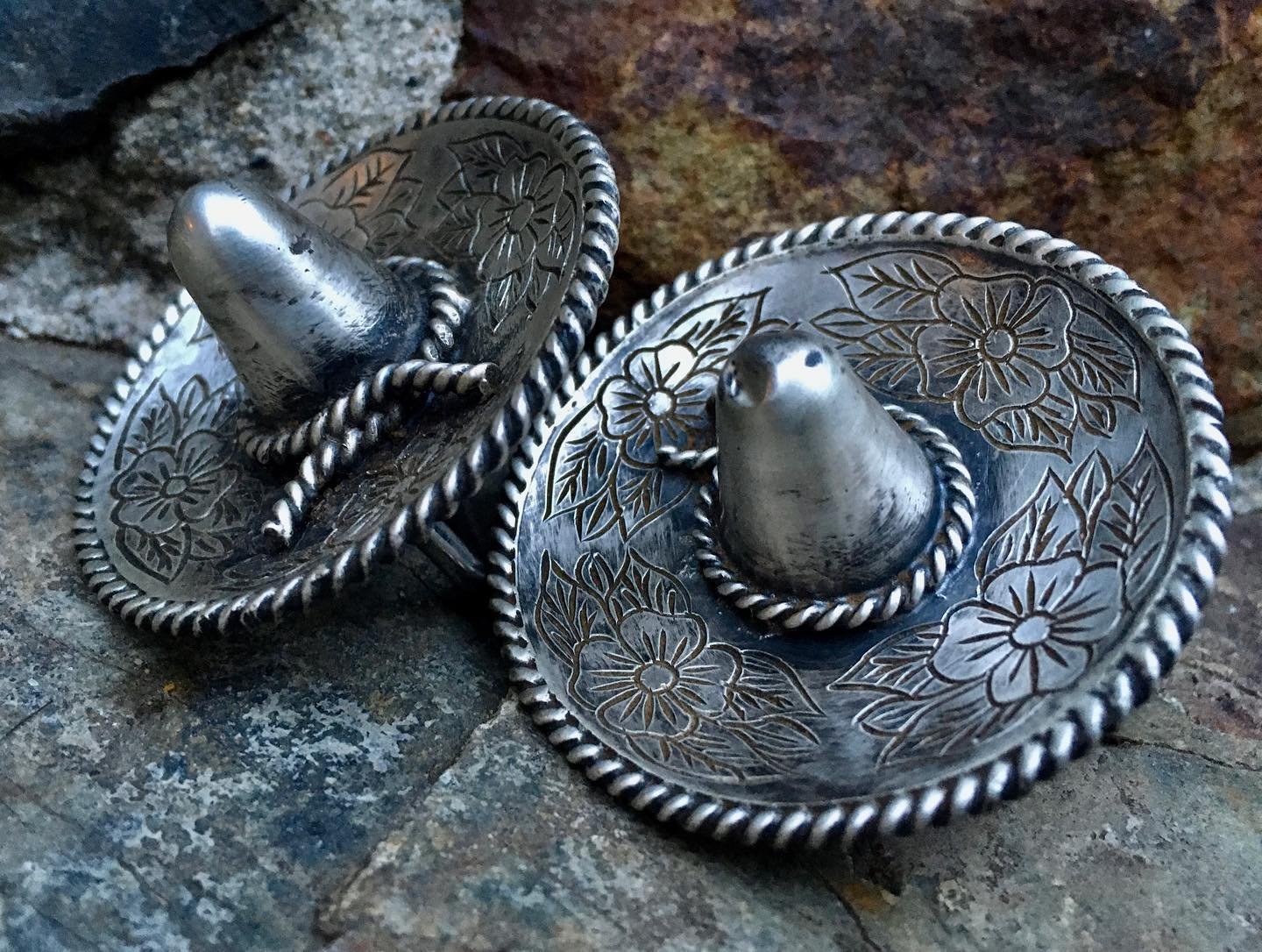 🤠 IN STOCK &amp; READY TO SHIP! !🤠 Sterling silver sombrero bridle rosette conchos
Available here: https://theoldspanishtrading.com/silver-buckles-and-conchos/sterling-silver-sombrero-bridle-rosette-conchos 

Old style sterling silver sombrero conc