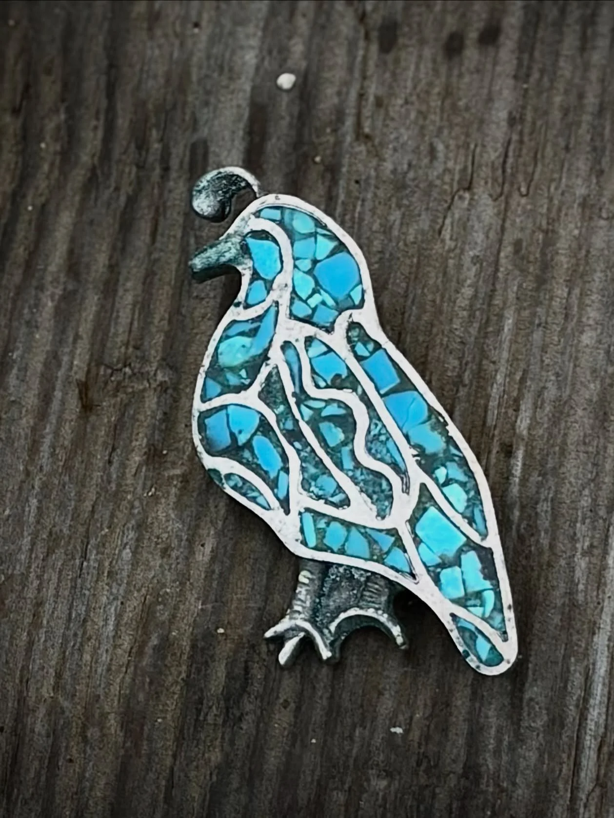✨ Vintage sterling silver and turquoise inlay California quail hat pin ✨
Available for purchase here: https://theoldspanishtrading.com/hat-pins/silver-hatpin-quail

Adorable sterling silver California quail hat pin with beautiful turquoise inlay. Mak
