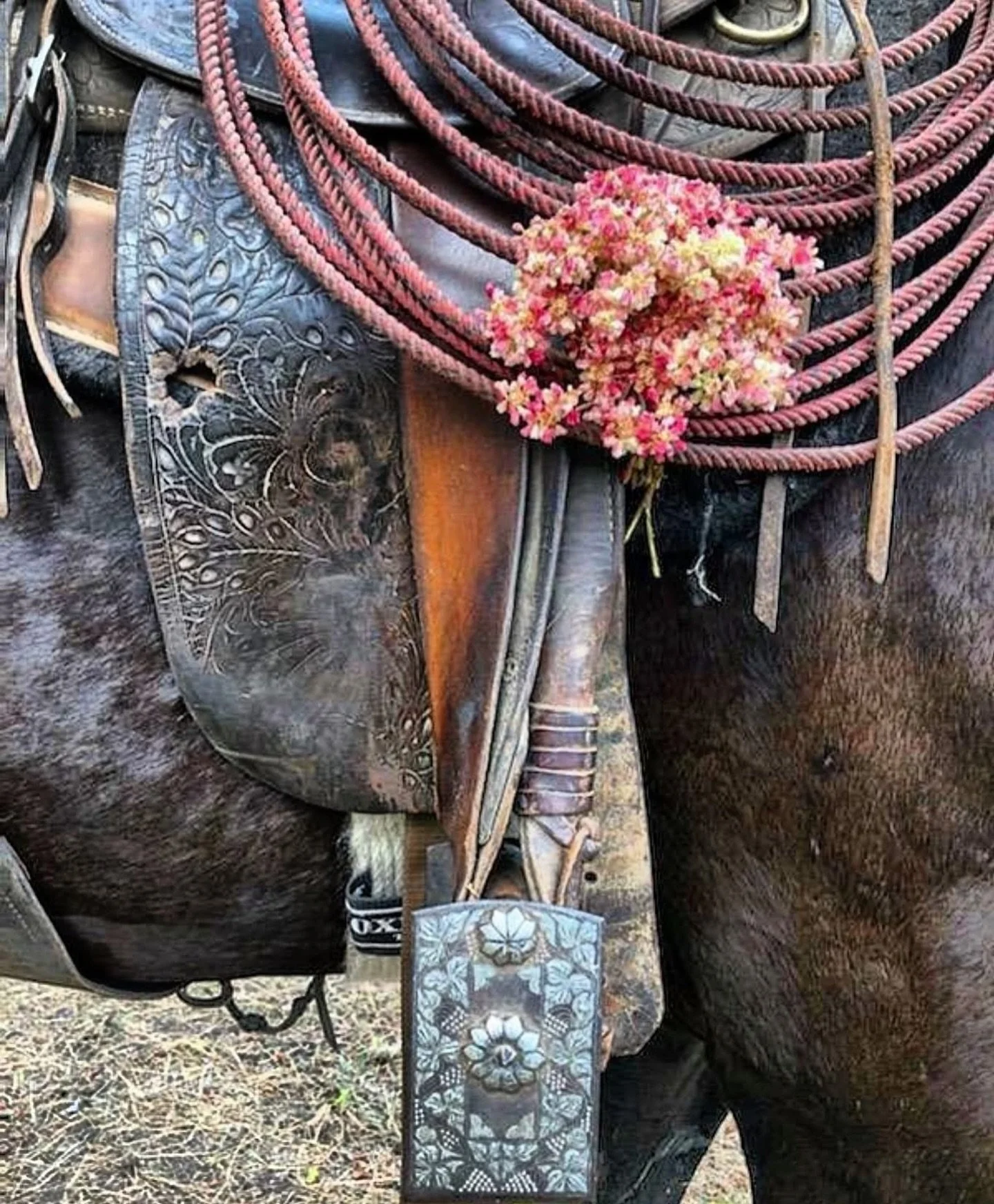 Happy Valentine&rsquo;s Day from The Old Spanish Trading Company! 💘💝Photo by @aspen_preuit with antique silver inlaid Mexican stirrups from @theoldspanishtradingco 

#vaquero #cowboy #cowboylove #longlivecowboys #happyvalentinesday