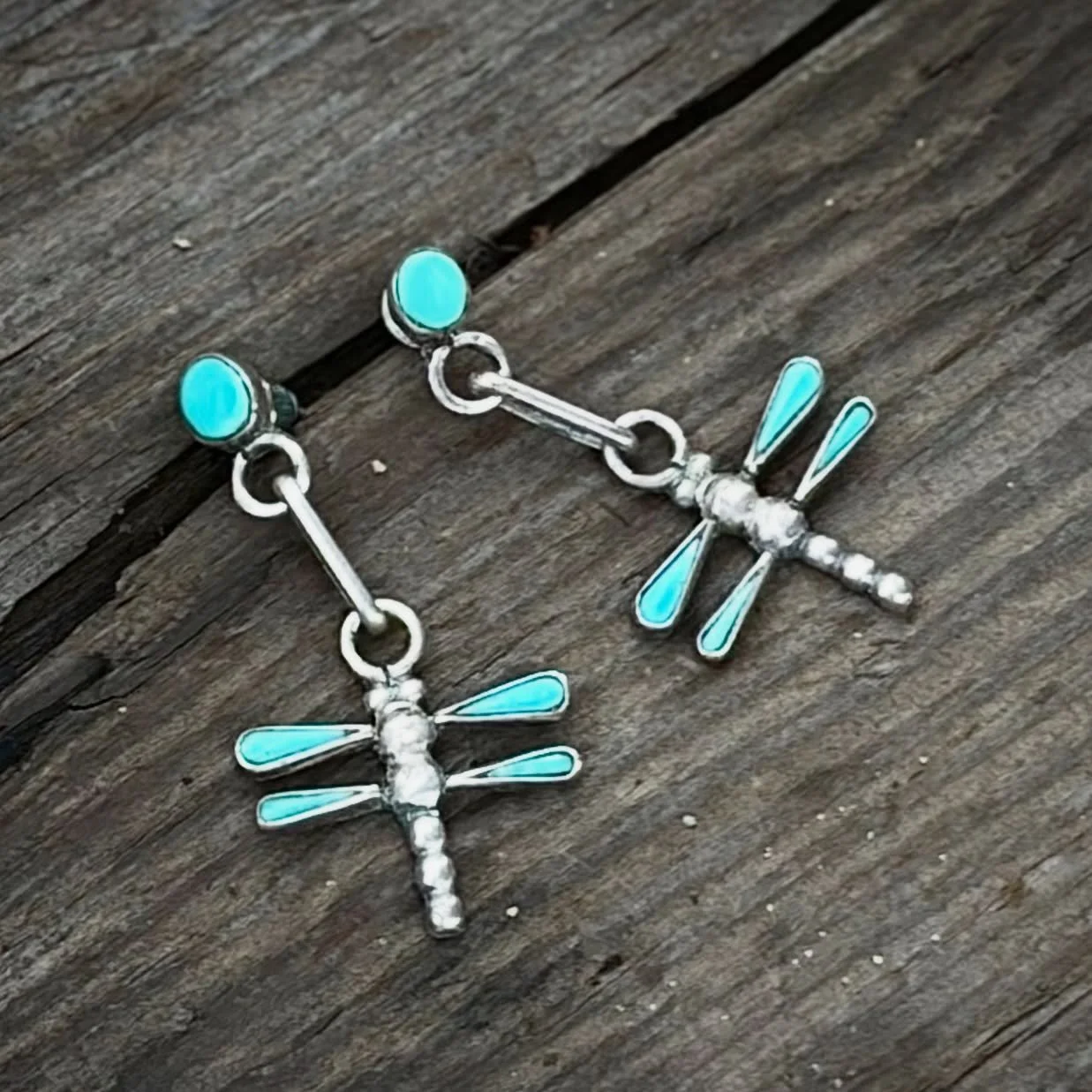 ✨ Vintage sterling silver and turquoise dragonfly earrings ✨
Available here: https://theoldspanishtrading.com/pins-fobs/silver-dragonfly

Beautiful vintage sterling and turquoise dragonfly Navajo earrings. Marked STERLING. Each earring measures appro