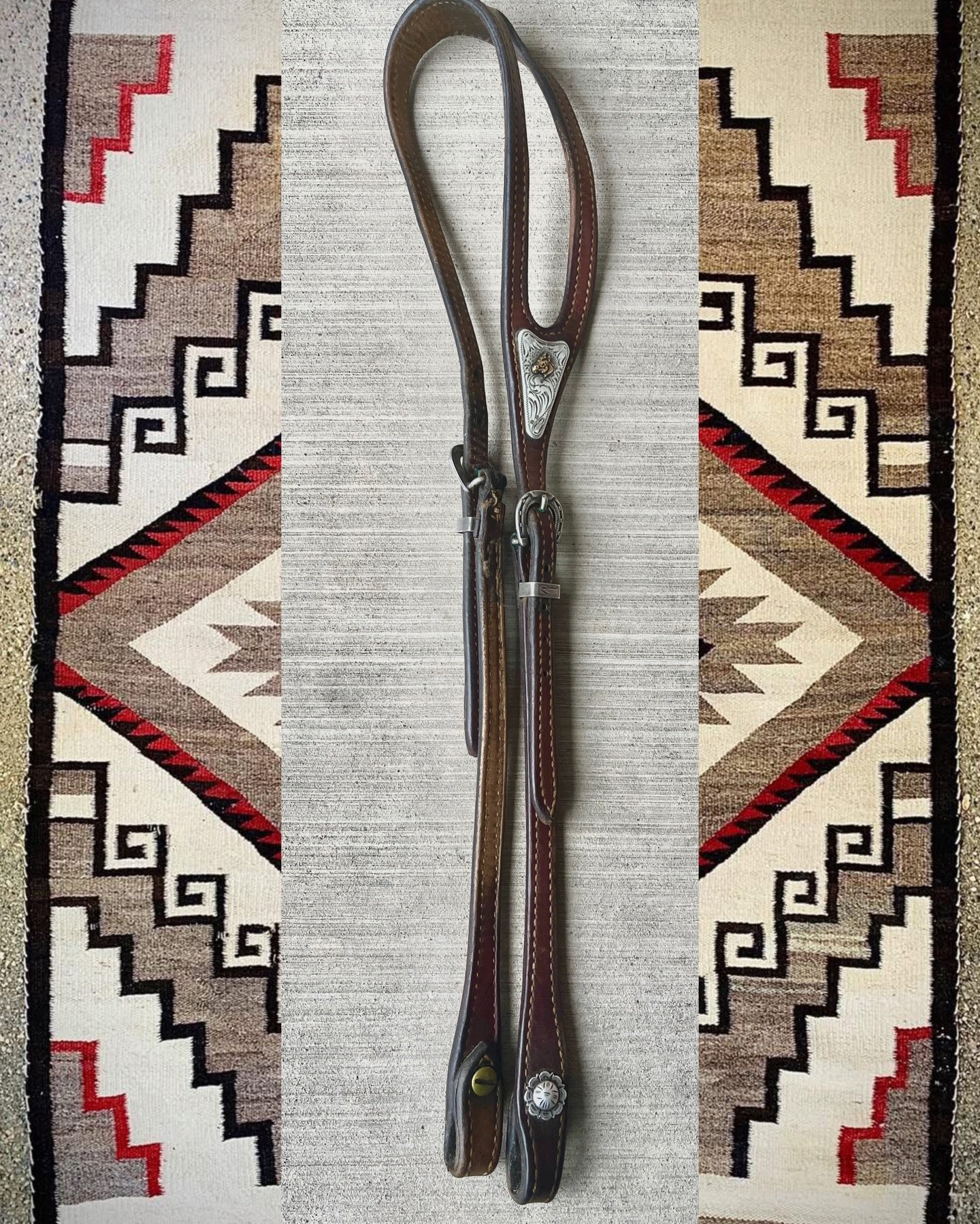 ✨ Vintage single ear California headstall with sterling silver buckles, keepers and ear concho ✨
Available for purchase here: https://theoldspanishtrading.com/rawhide-and-leather/o3h7qnlkhhq2h5d3klroq08fc2m3pf

Beautiful vintage California headstall 
