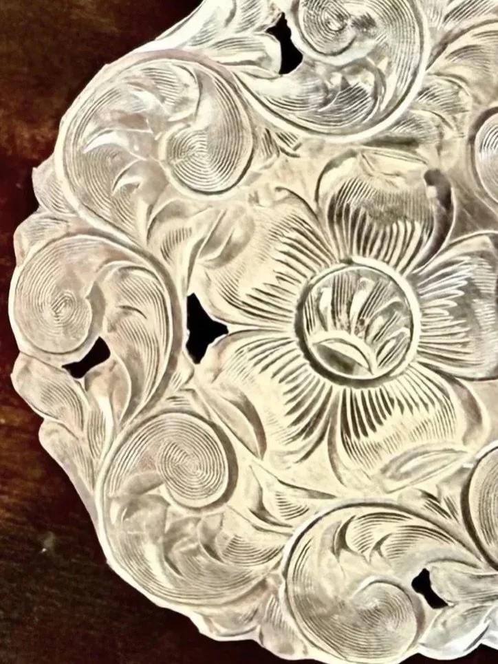 ✨ Large 2&rdquo; Vintage California Style Floral Filigree Conchos marked &lsquo;STERLING&rsquo; ✨
Available here: https://theoldspanishtrading.com/silver-buckles-and-conchos/floralfiligree

Beautiful 1960&rsquo;s era matching pairs of hand engraved b