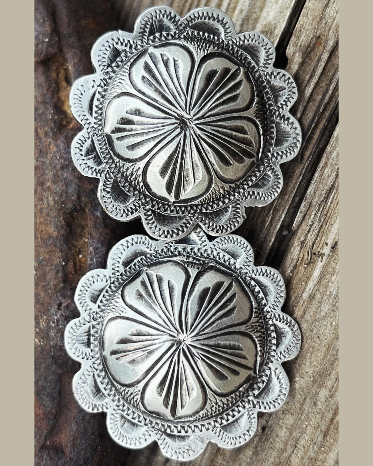✨ Vintage Hand Engraved Scalloped Bridle / Spur Conchos ✨
Available for purchase here: https://theoldspanishtrading.com/silver-buckles-and-conchos/vhwyty588mgxbfab6tmgyj7hrnzmxk 

Sterling silver bridle conchos with hand engraved cactus blossom motif