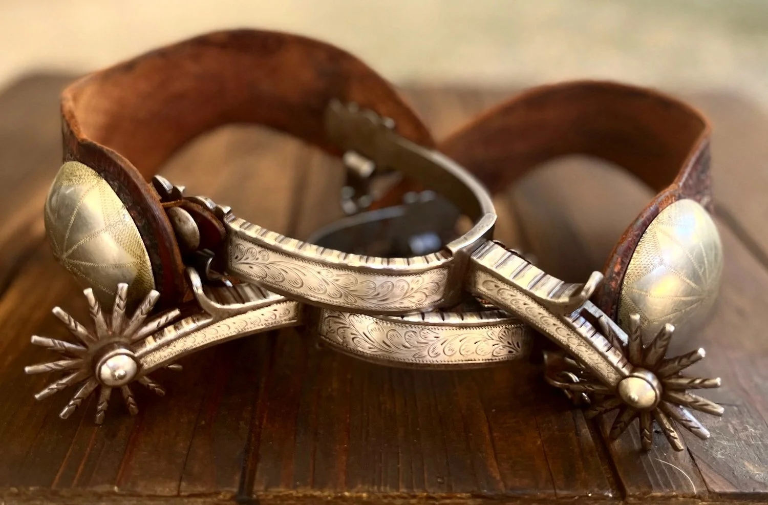 ✨✨ Antique Double Mounted Northern Plains style Spurs by Raphael (Filo) Gutierrez (1889-1958) ✨✨
Available for purchase here: https://theoldspanishtrading.com/spurs/filo-gutierrez-spurs

A gorgeous pair of double-mounted, silver inlaid Northern Plain