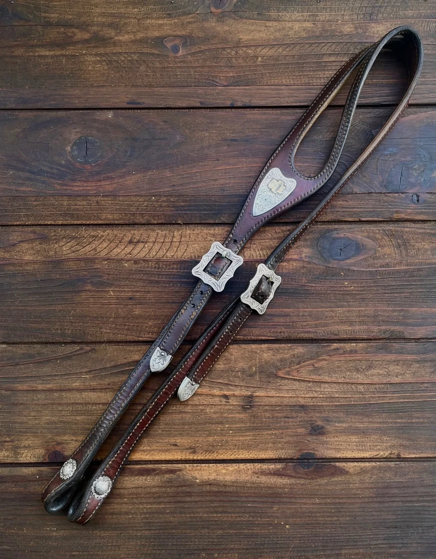 ✨Vintage Single Ear Headstall w/ Sterling Marked Buckles, Keepers &amp; Heart Shaped Concho✨ 
Available for purchase here: https://theoldspanishtrading.com/rawhide-and-leather/hr9192a24rrj191slwuiaqlmdy7xvt 

Beautiful vintage California headstall in