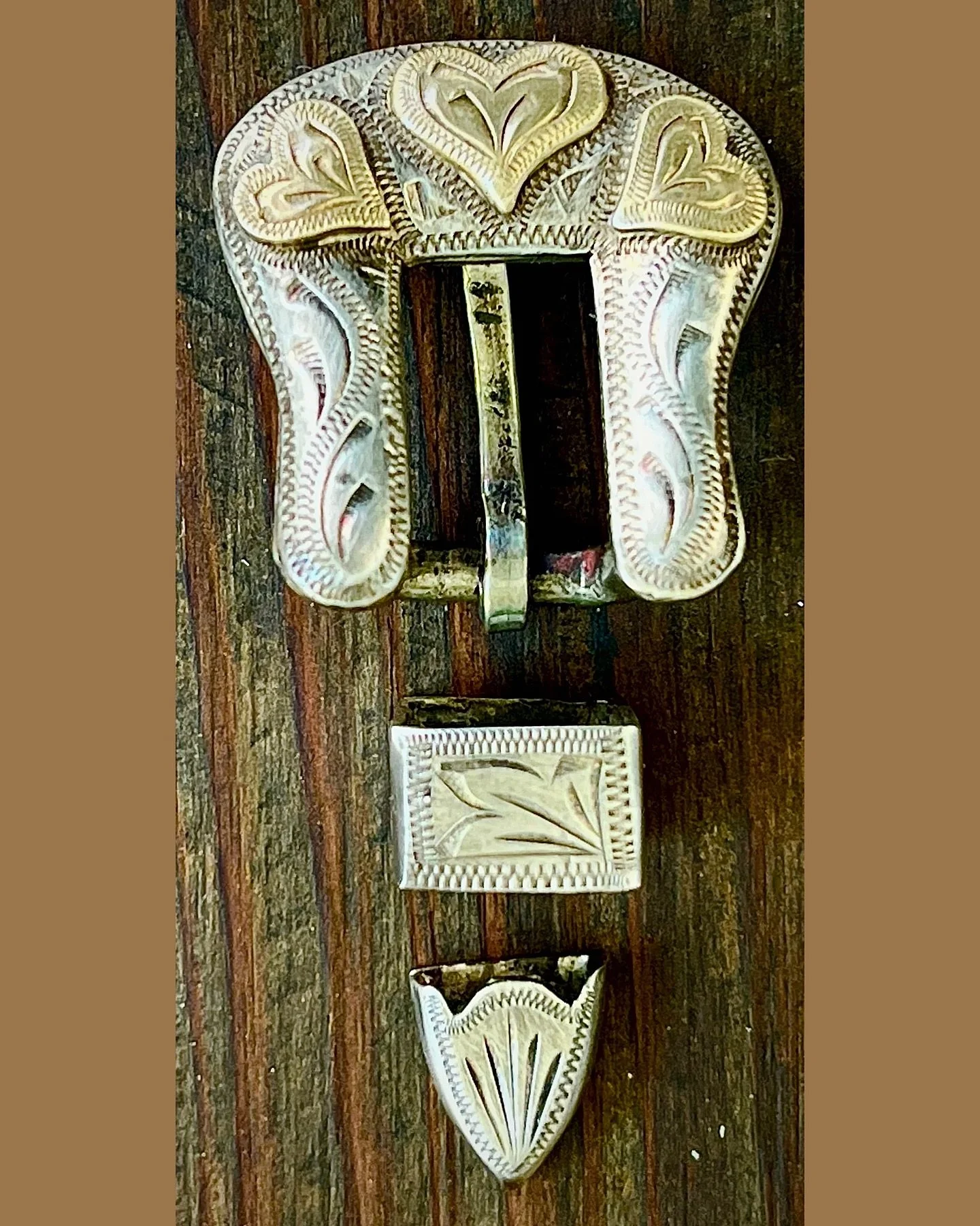 ❤️ Vintage Western / Engraved HEARTS Bridle Buckle Sterling Silver 3-piece Set ❤️
Available here: https://theoldspanishtrading.com/silver-buckles-and-conchos/s2vfjkxabkqaqzyaksyx16j1uubi61

Finely executed western bridle Heart buckle / keeper / tip s