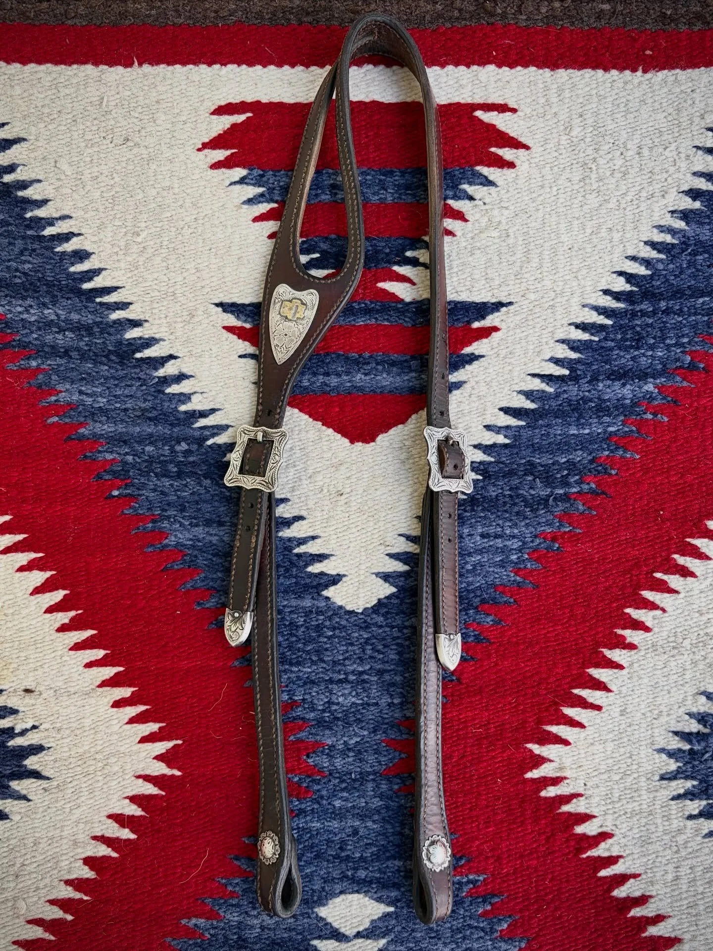 ✨ Vintage Single Ear Headstall w/ Sterling Marked Buckles, Keepers &amp; Heart Shaped Concho ✨
Available here: https://theoldspanishtrading.com/rawhide-and-leather/hr9192a24rrj191slwuiaqlmdy7xvt 

Beautiful vintage California headstall in very good a