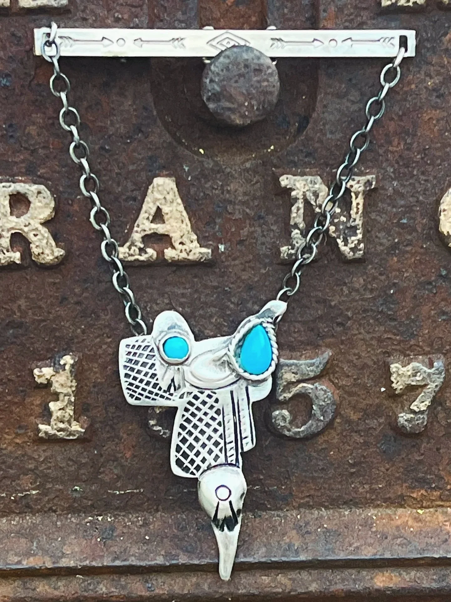 ✨ Vintage Sterling Silver Saddle Tie Bar - Fred Harvey era✨
Available for purchase here: https://theoldspanishtrading.com/pins-fobs/d39nu9evn56qp21kdrmqt7c20x43d6

Overall length from top of bar to tapadero measures 3-1/2&rdquo; with saddle measuring