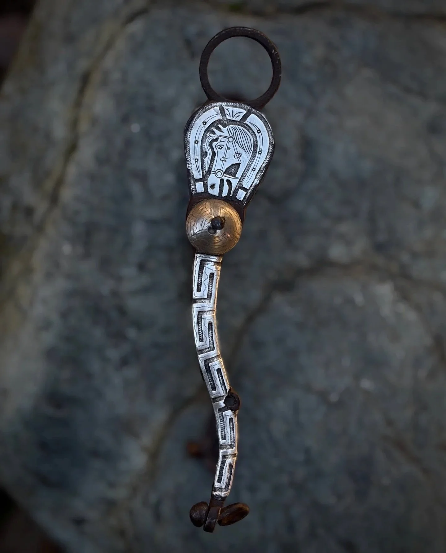 🐴 Antique Early 1900s Mexican horse head bit 🐴 
Available for purchase here: https://theoldspanishtrading.com/bits/8so5ullxo13pjk2j9m0uihwbldqfzl

Early 1900s hand forged Mexican bit with sterling silver horse heads encircled by a horseshoe on each