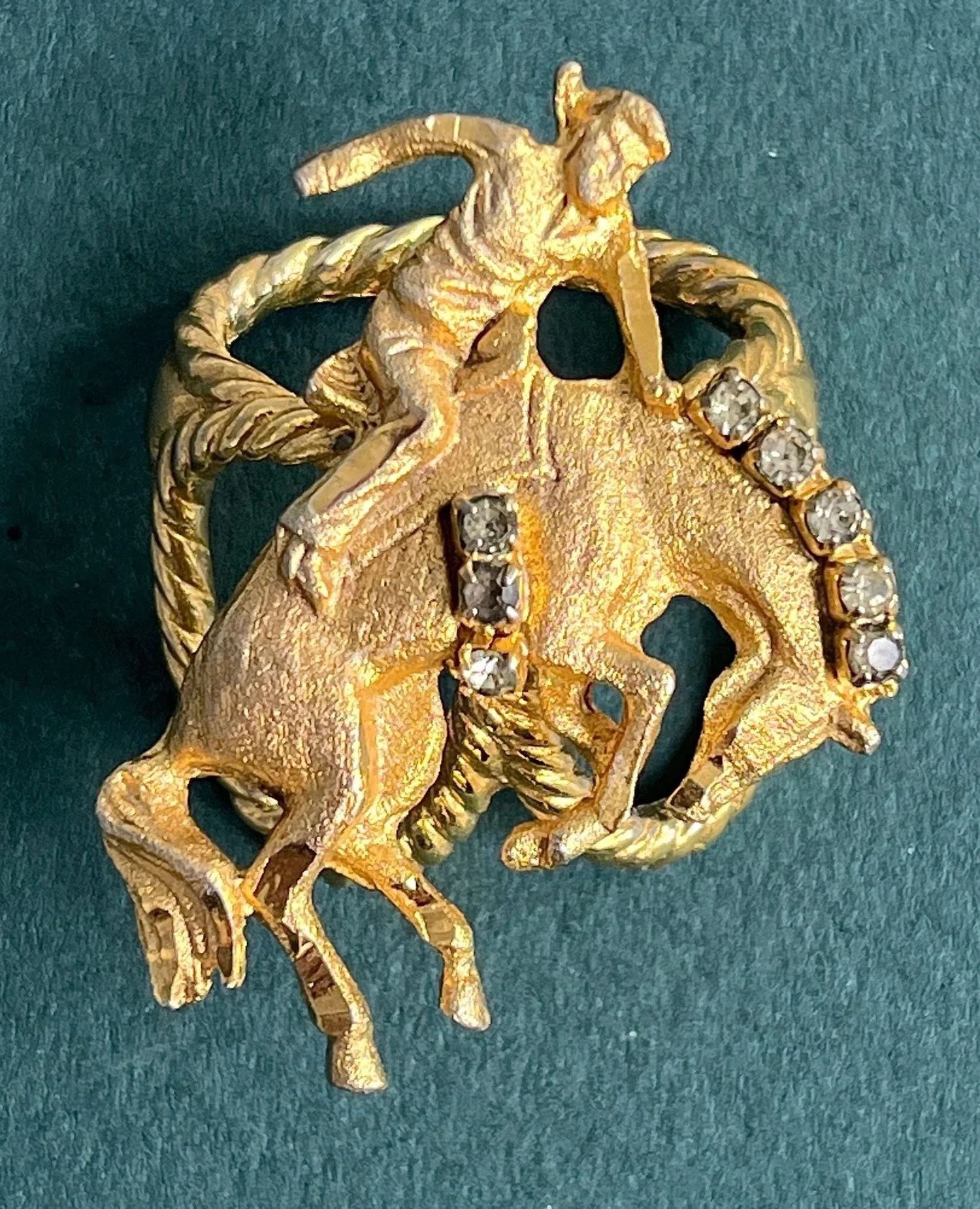✨Vintage Saddle Bronc Western Scarf Slide ✨ 
Available for purchase here: https://theoldspanishtrading.com/pins-fobs/bronc-slide 

Really neat circa 1950s scarf slide. Very nice gold flashed finish accented with rhinestones. This is a very neat conve