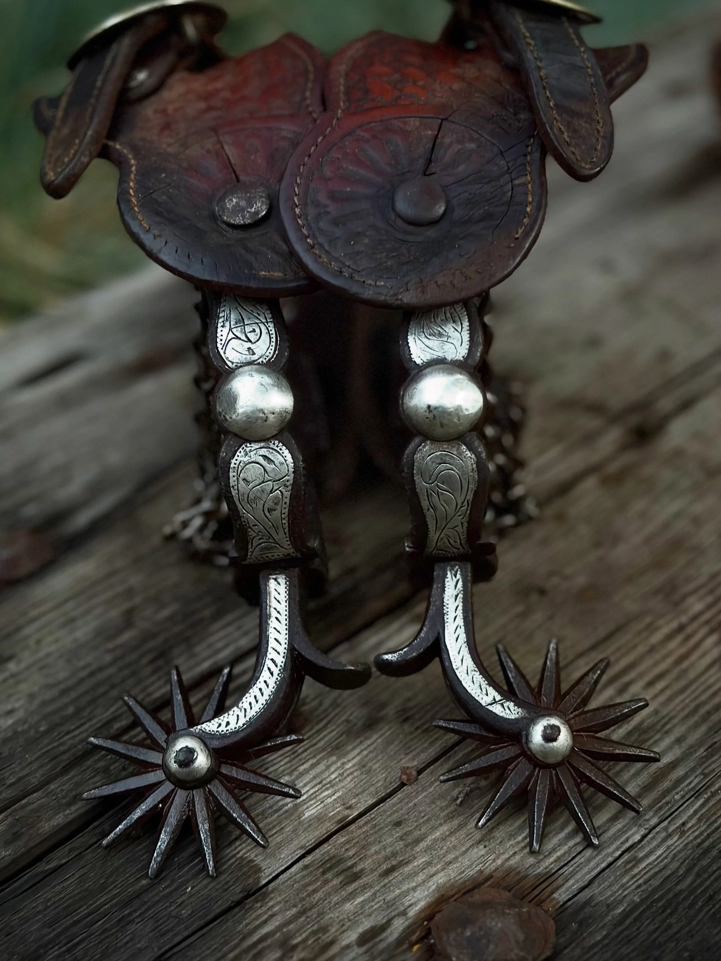 ✨ RARE Antique Double Mounted Silver California Spurs by Tom Hunt circa 1915 ✨
Available for purchase here: https://theoldspanishtrading.com/spurs/zg5mkcarfcd0lghtzkinh6aj0ptwqa 

California style drop-shank spurs by Tom Hunt, circa 1915.  These exqu