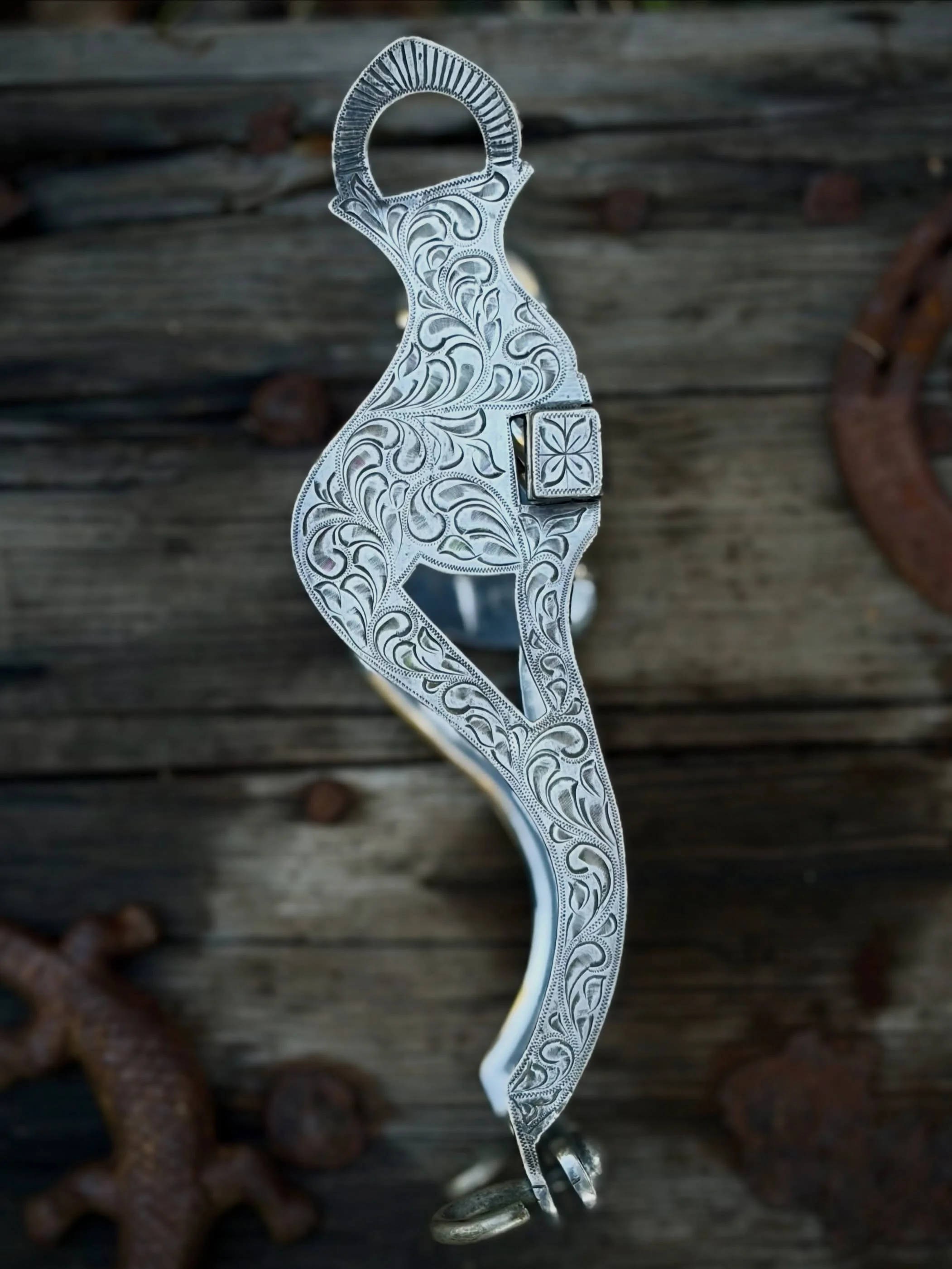 ✨ Marked Vintage FLEMING Santa Maria cheek with full sterling silver overlay and Mona Lisa mouthpiece ✨
Available for purchase here: https://theoldspanishtrading.com/bits/marked-vintage-fleming-santa-maria-cheek-with-with-full-sterling-silver-overlay