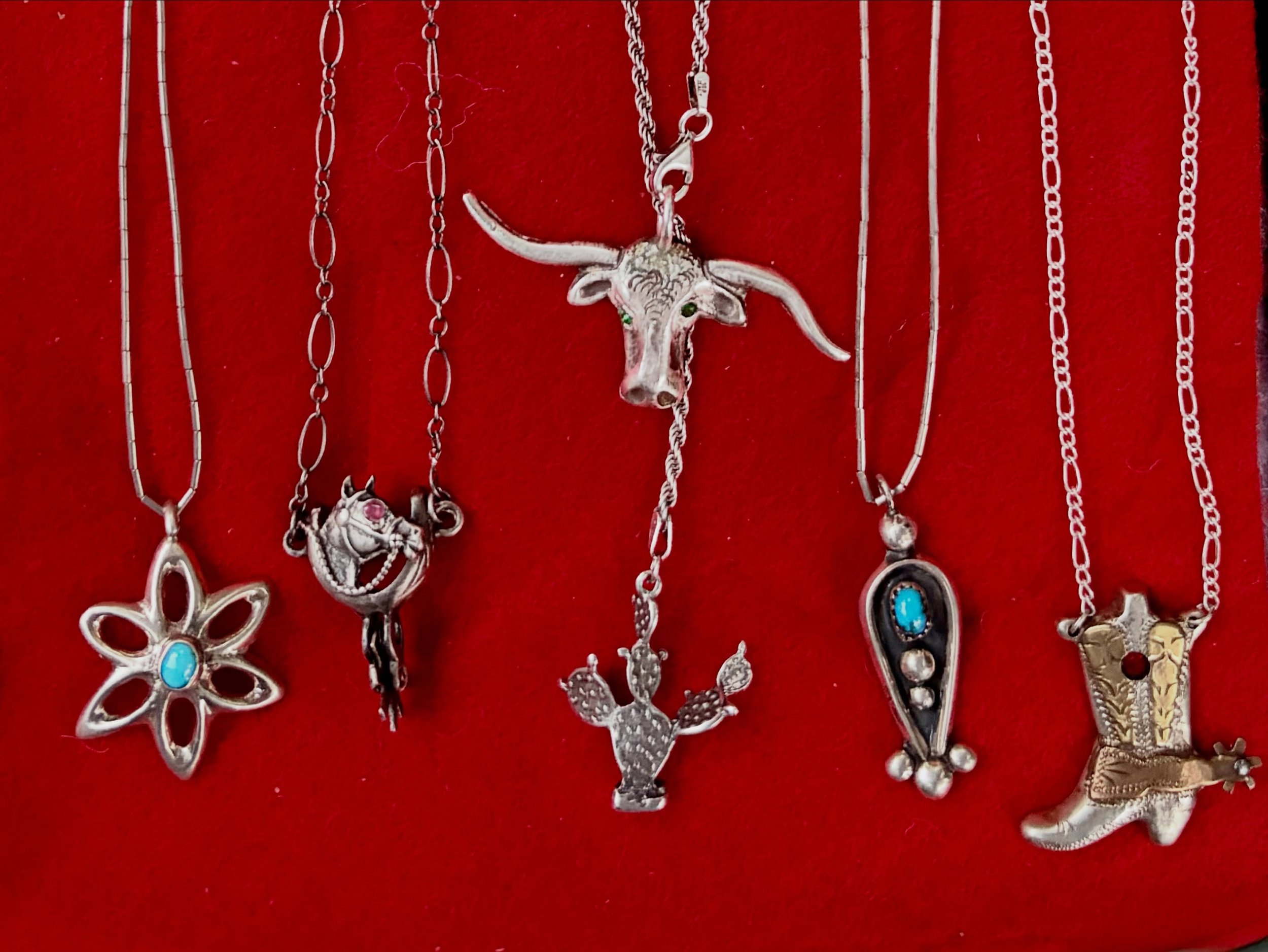 🤠❤️✨ Vintage Sterling Silver western pendants 🤠❤️✨
Available here or via my link in bio: https://theoldspanishtrading.com/silver-buckles-and-conchos/vintage-sterling-silver-western-pendants 

A collection of carefully curated antique and vintage st